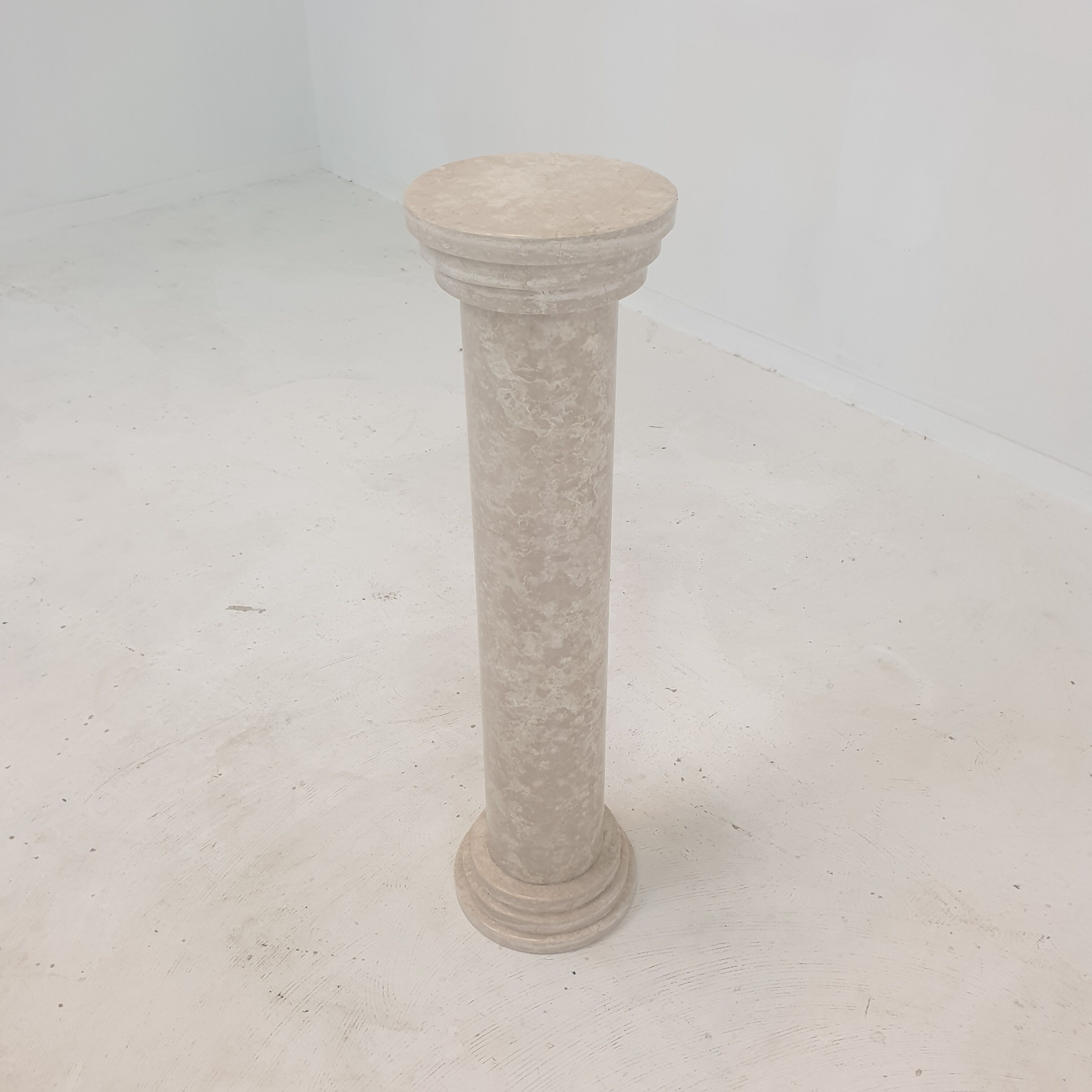 Italian travertine side table or pedestal, 1980's