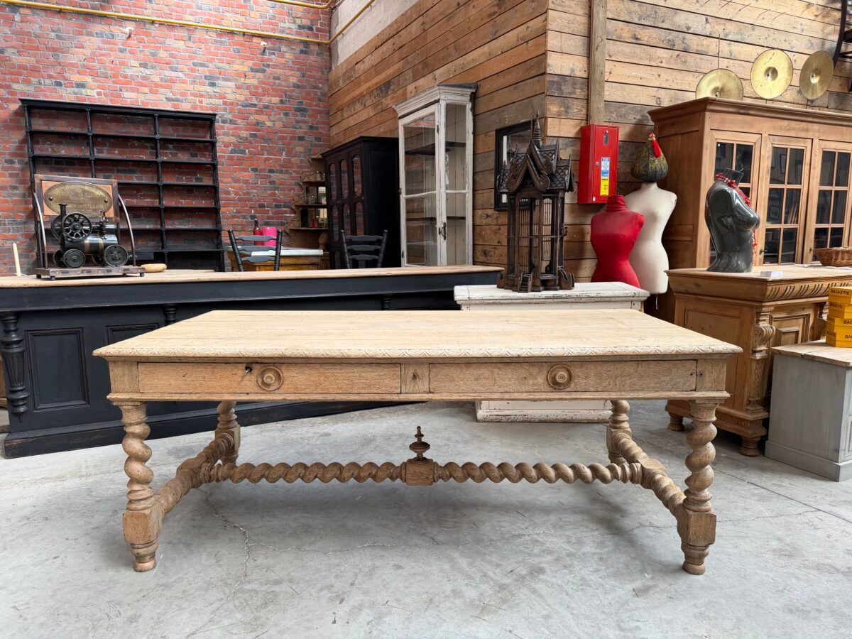 Table de château début XXème