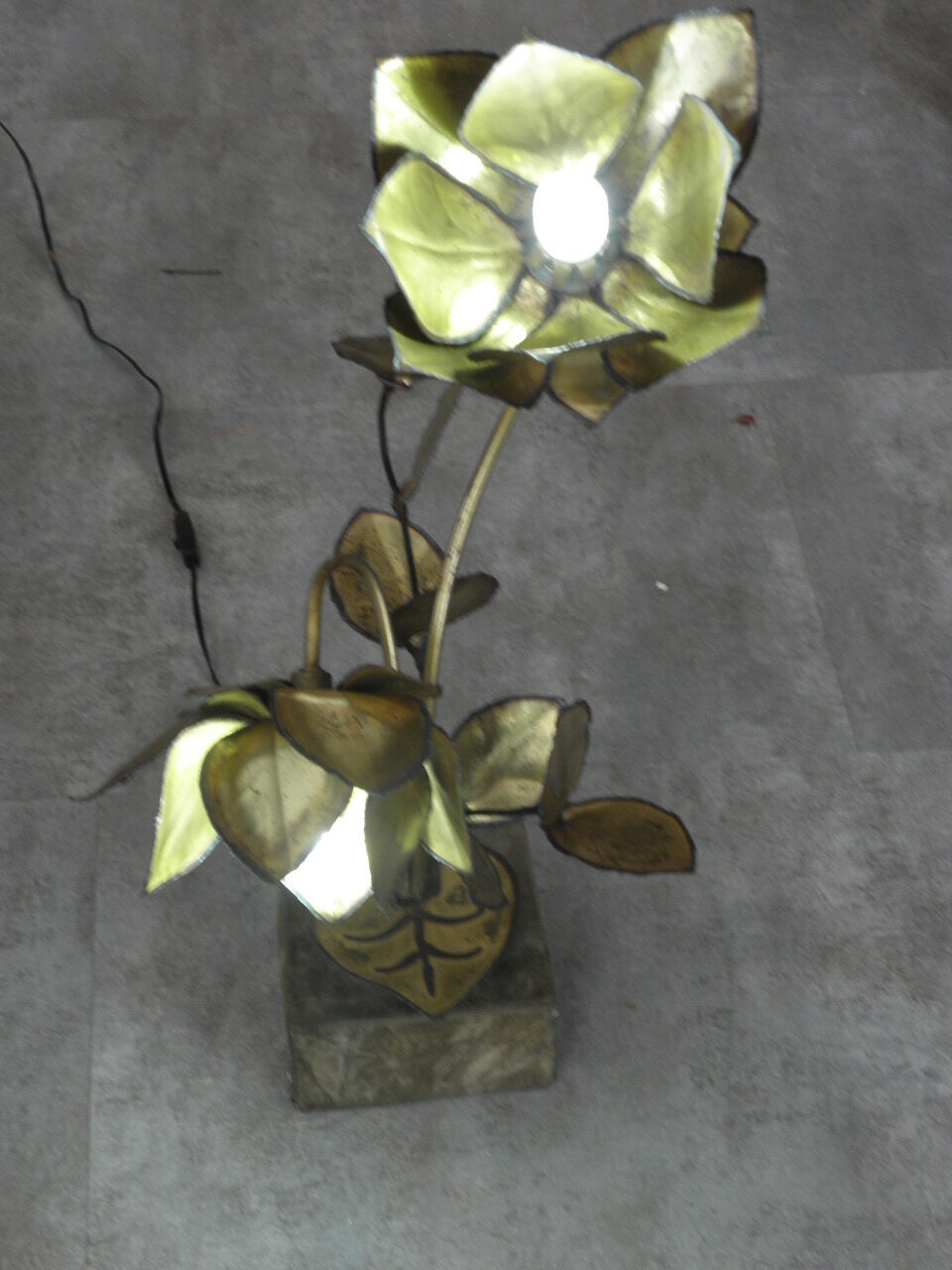 Vintage flower lamp