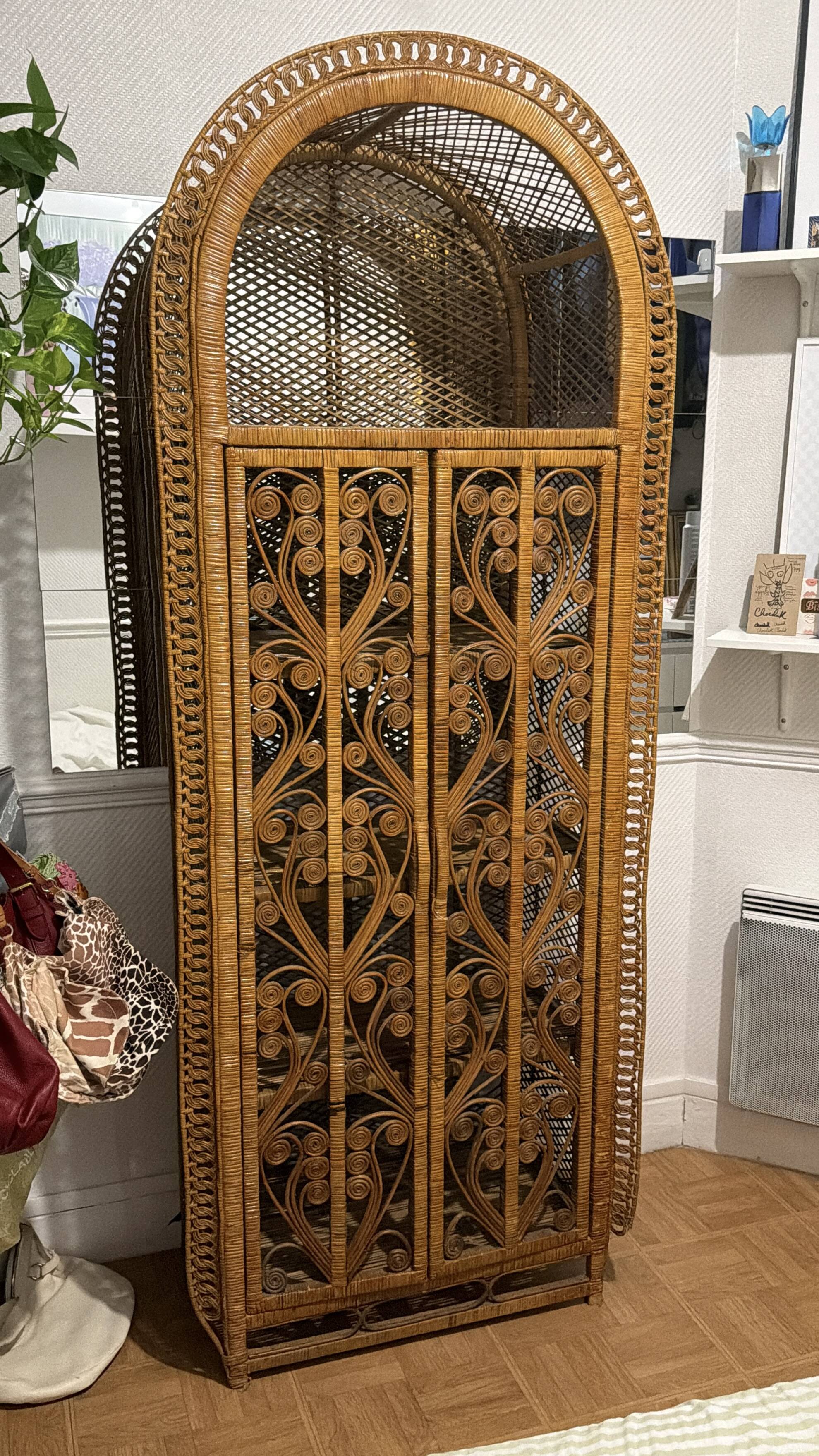 Rare armoire en osier