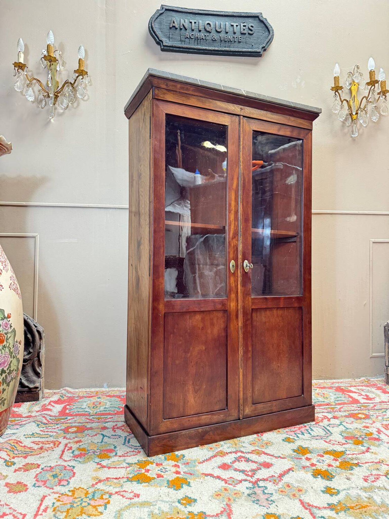 Bibliothèque vitrine formant cartonnier en acajou d’époque restauratio