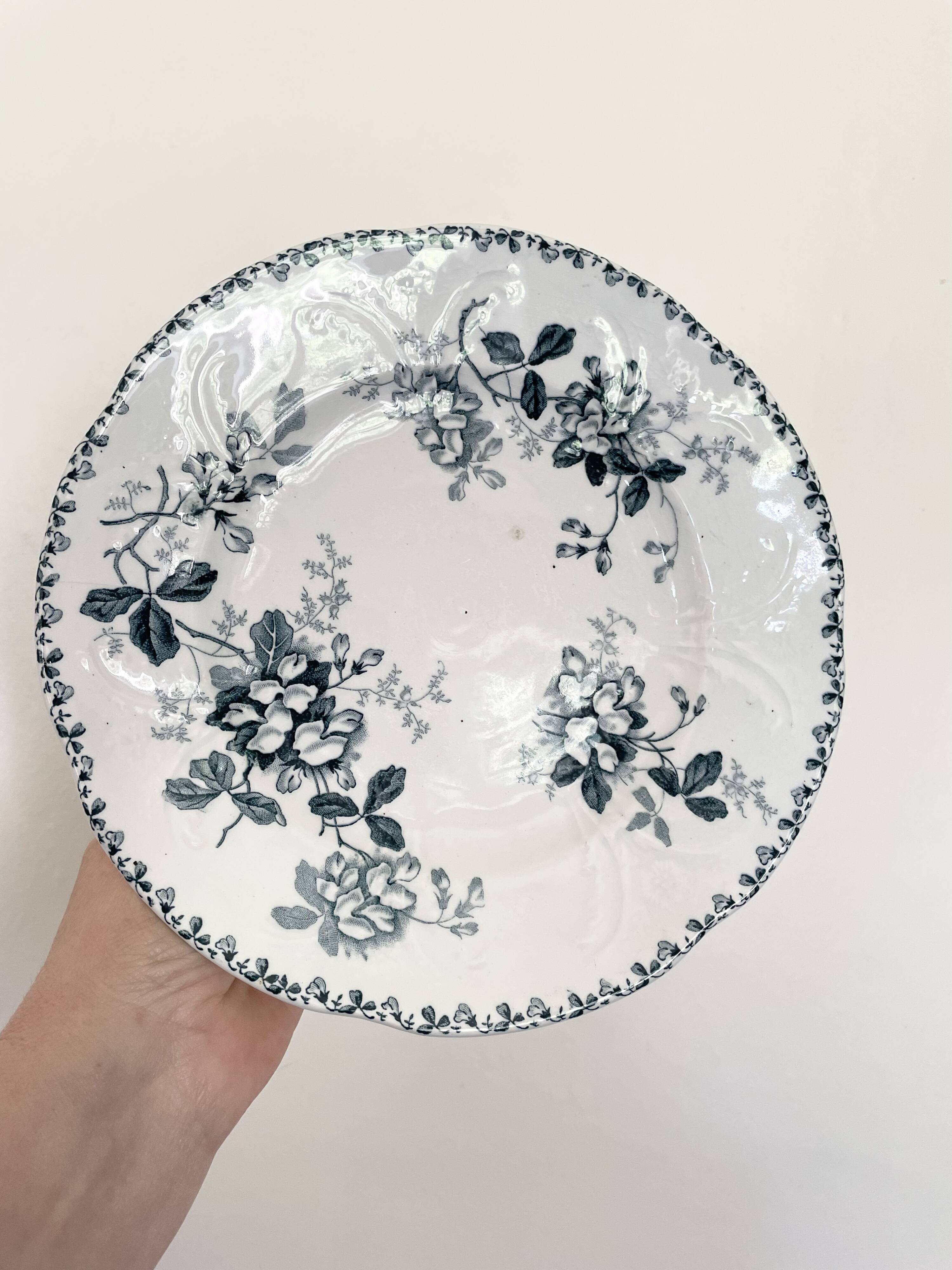 Iron pedestal dish