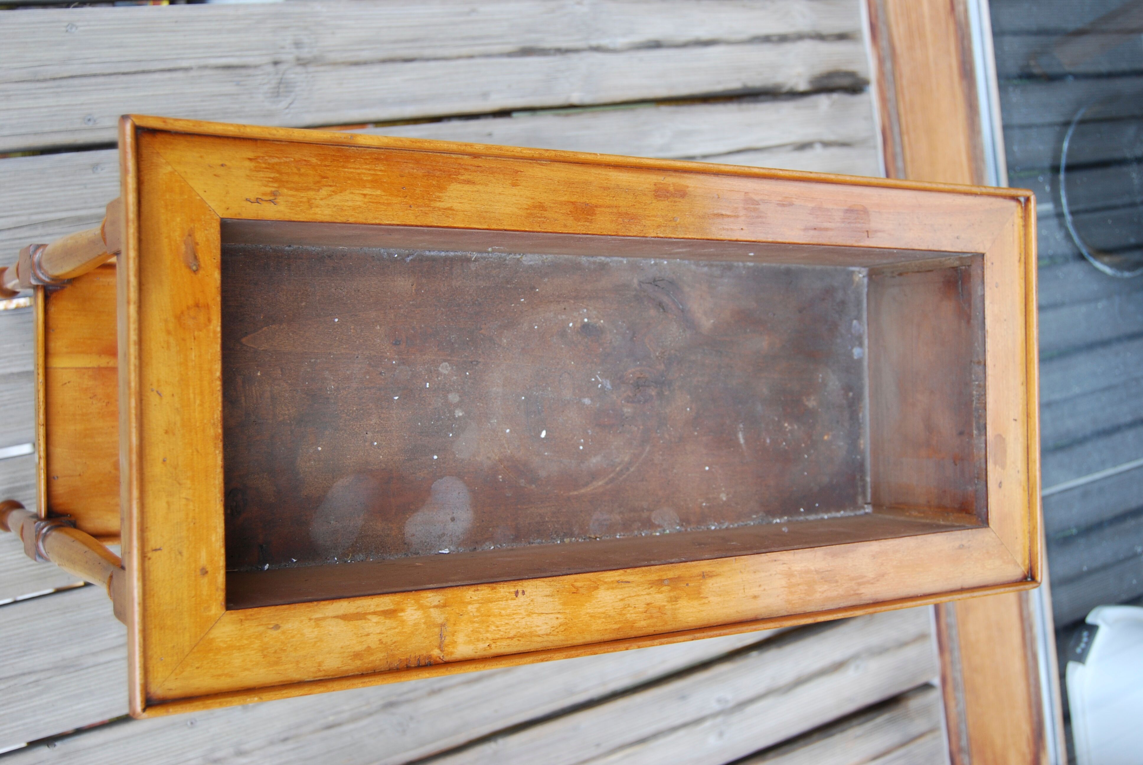 Executive-style indoor planter on feet