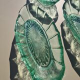 Ensemble de 5 petits plats en verre
pressé vert - Style Art Déco / Vin