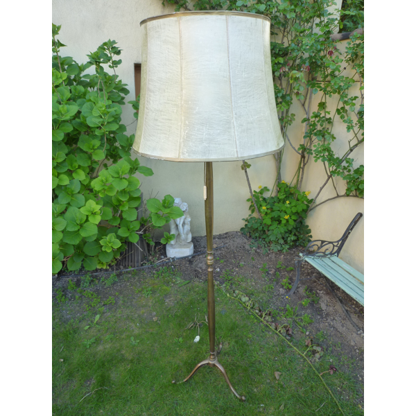 Lampadaire pied en laiton abat jour en vessie de porc Selency Lampadaire pied en laiton abat jour en vessie de porc Selency