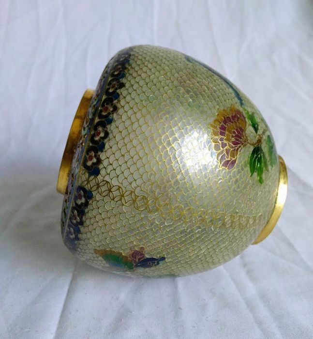 Openwork plique-à-jour enamel pot - 1920 to 1949 - China