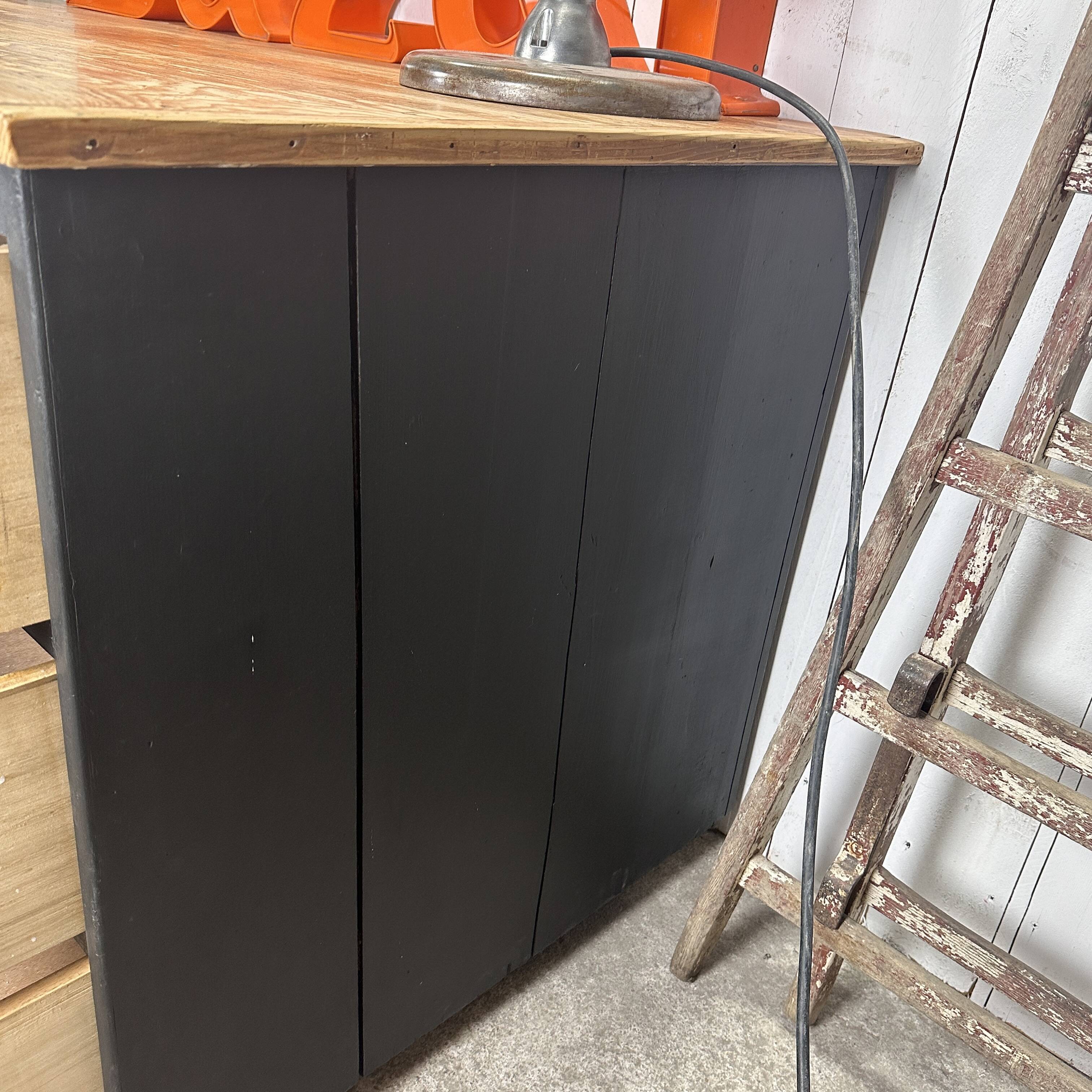 Kitchen island counter