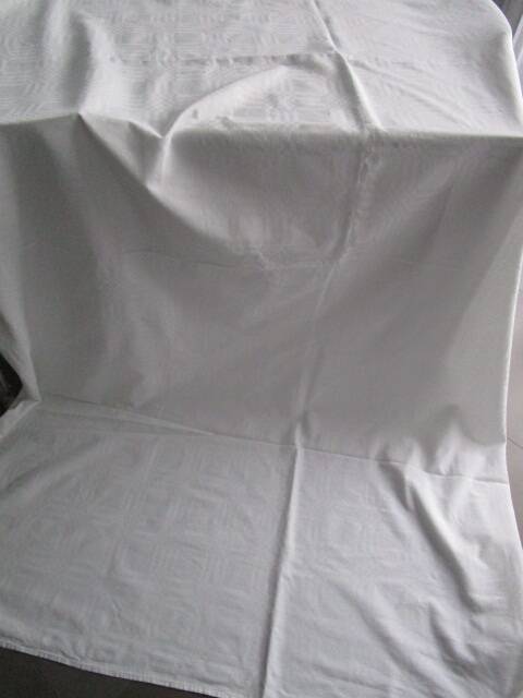 Nappe ancienne damassée 240x180cm