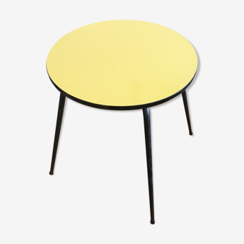 Adorable side table in yellow formica and metal base, vintage