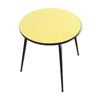 Table d'appoint en formica jaune et piétement métal vintage