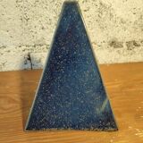Soliflore pyramide en céramique émaillée bleu profond – pièce signée