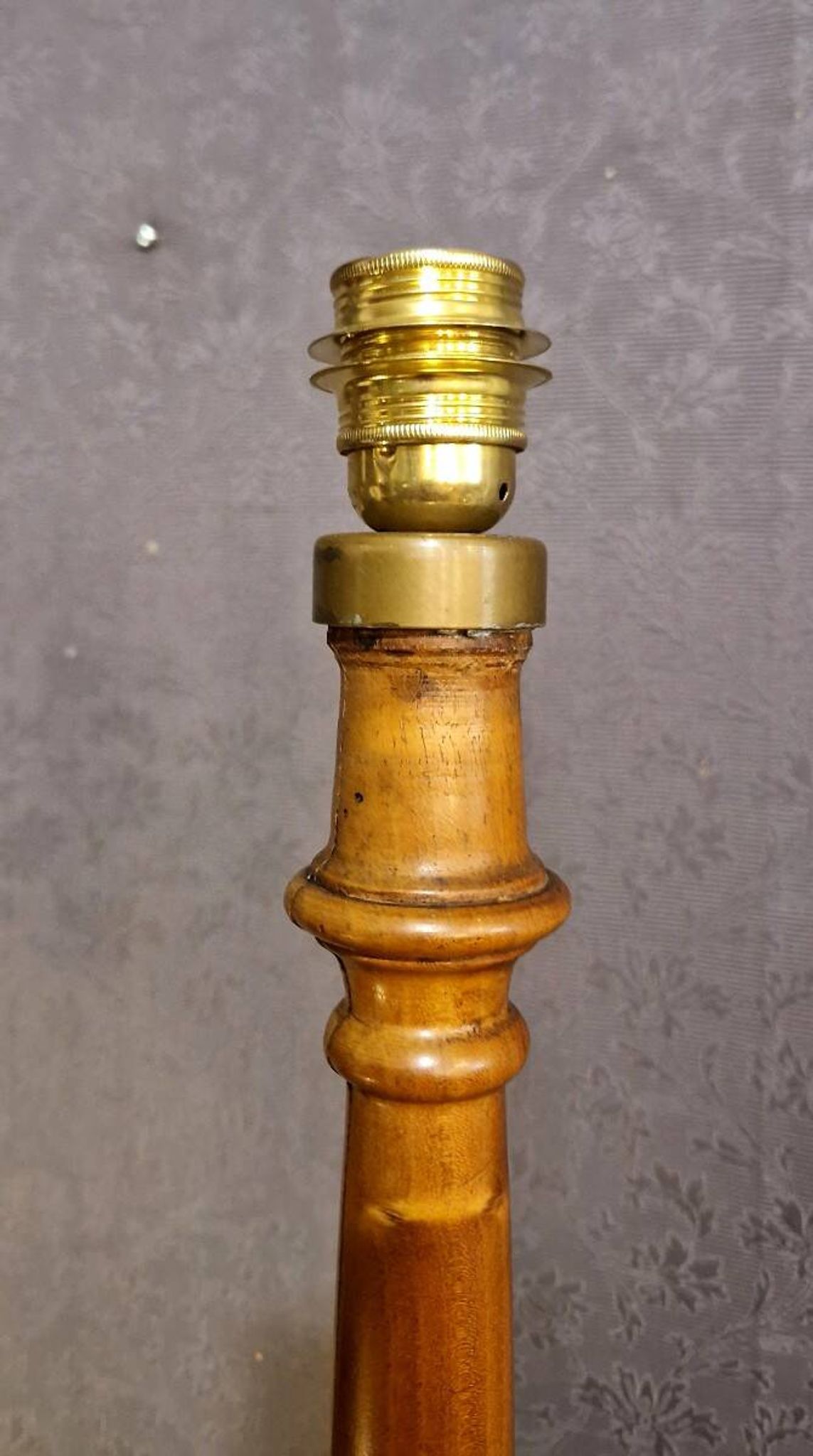 Lampadaire en merisier XXe