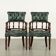 Ensemble de deux chaises de bureau Chesterfield en cuir de vachette vert de style anglais.
