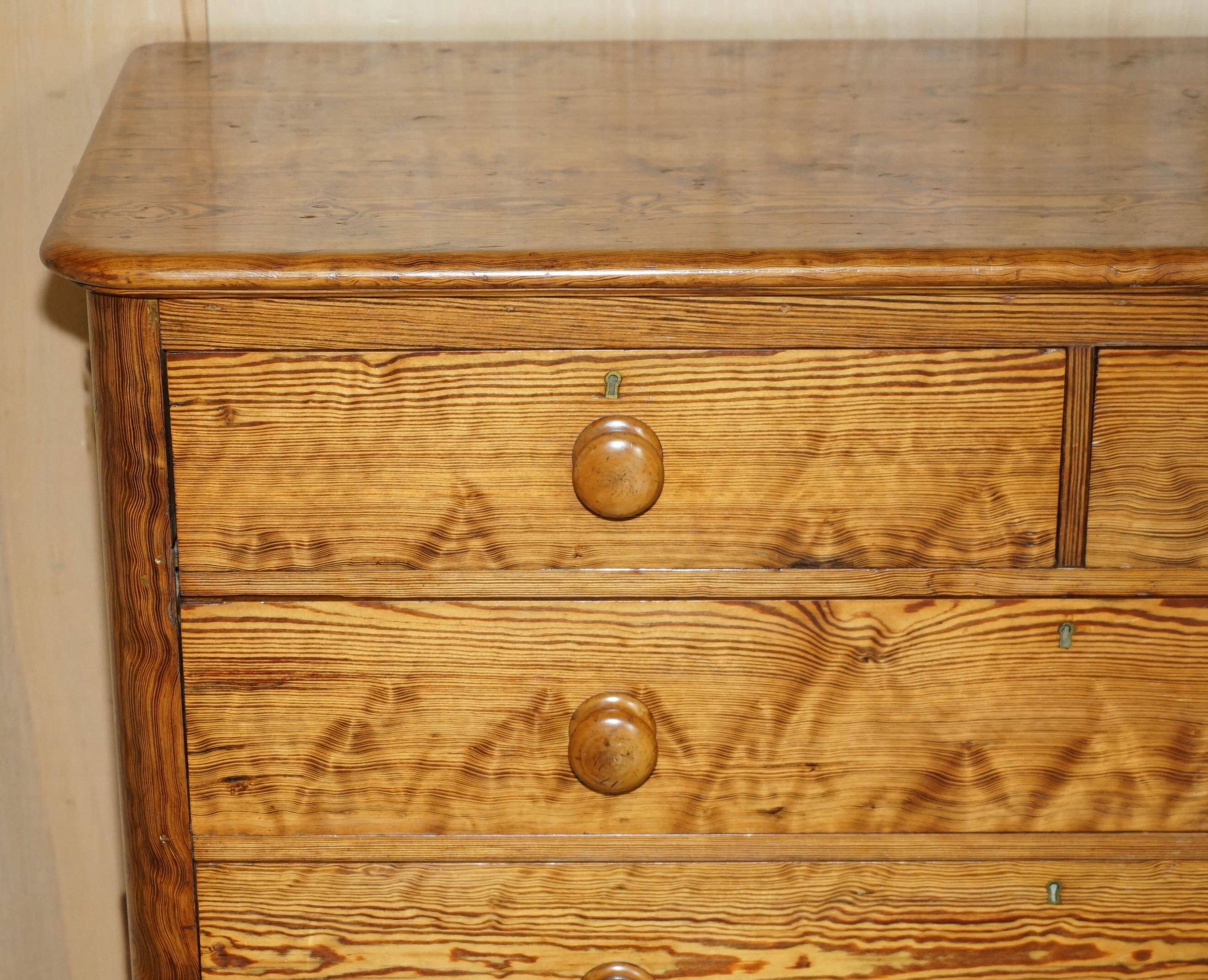 Large Victorian chest of drawers in solid pine from around 1880.