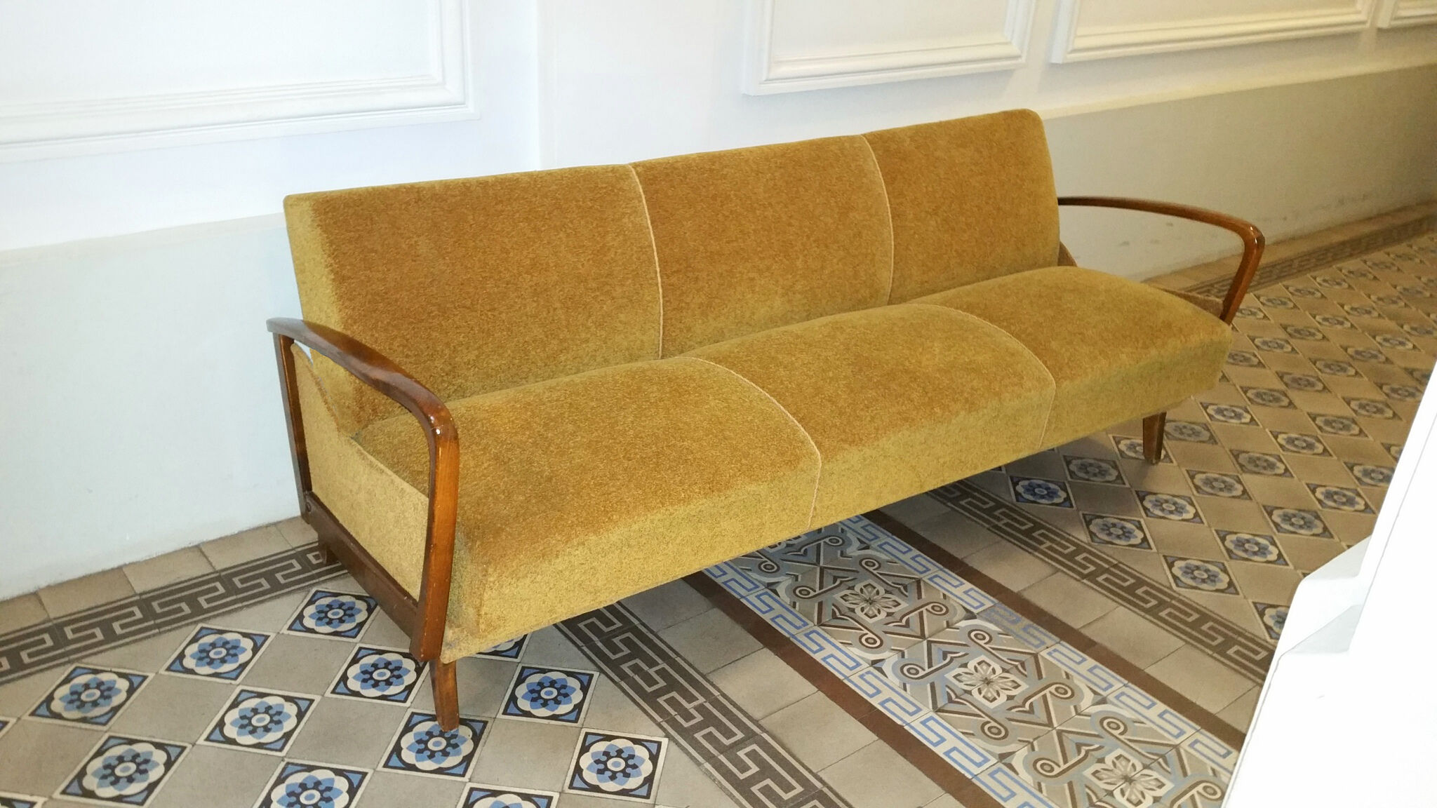 Scandinavian 50s/60s gold daybed canapé.