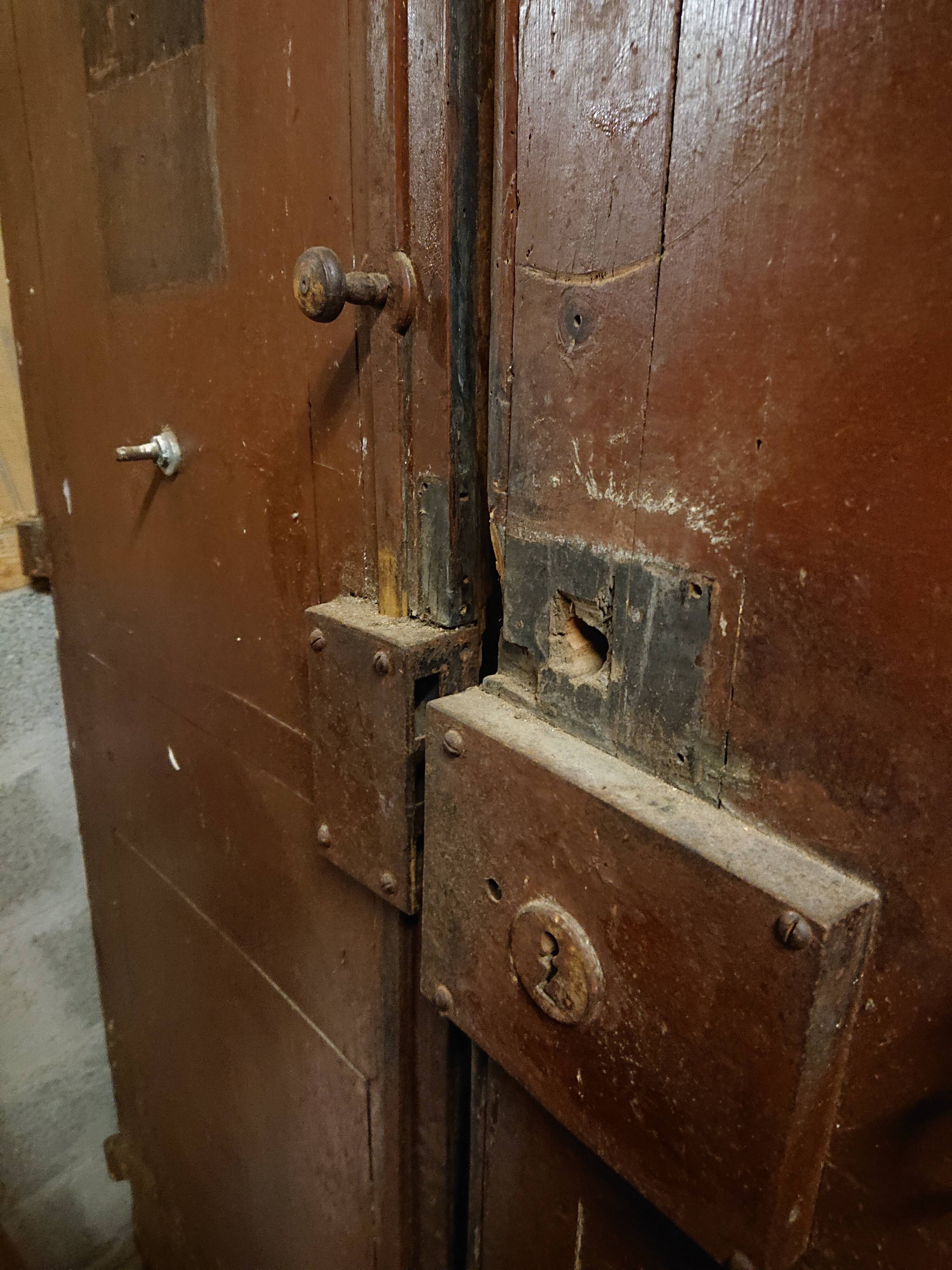 Double entrance door