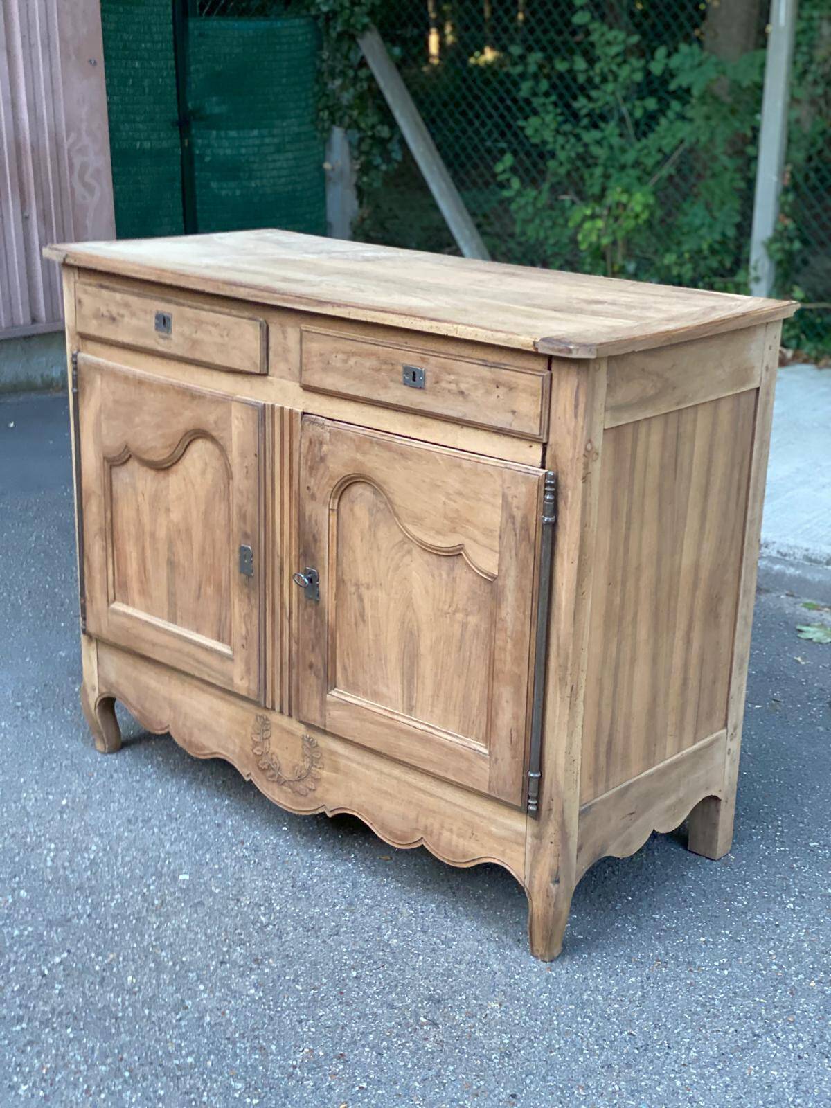 Louis XV buffet renovated in solid oak from the 18th century.