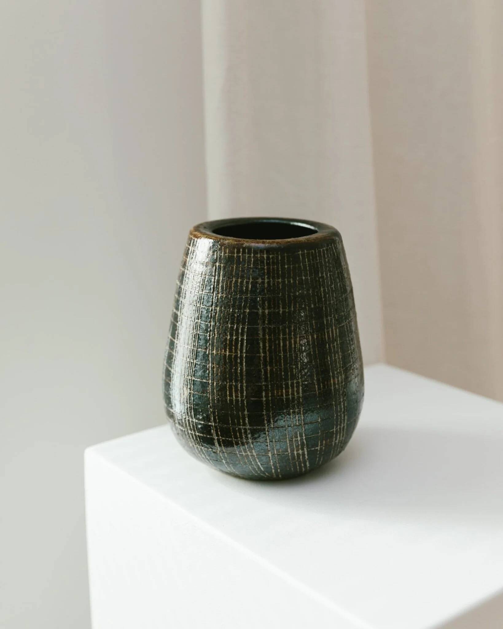 XL VEB Coswig DDR Mid-Century Ceramic Vase with Deep Green Glaze, 1970s Studio Piece