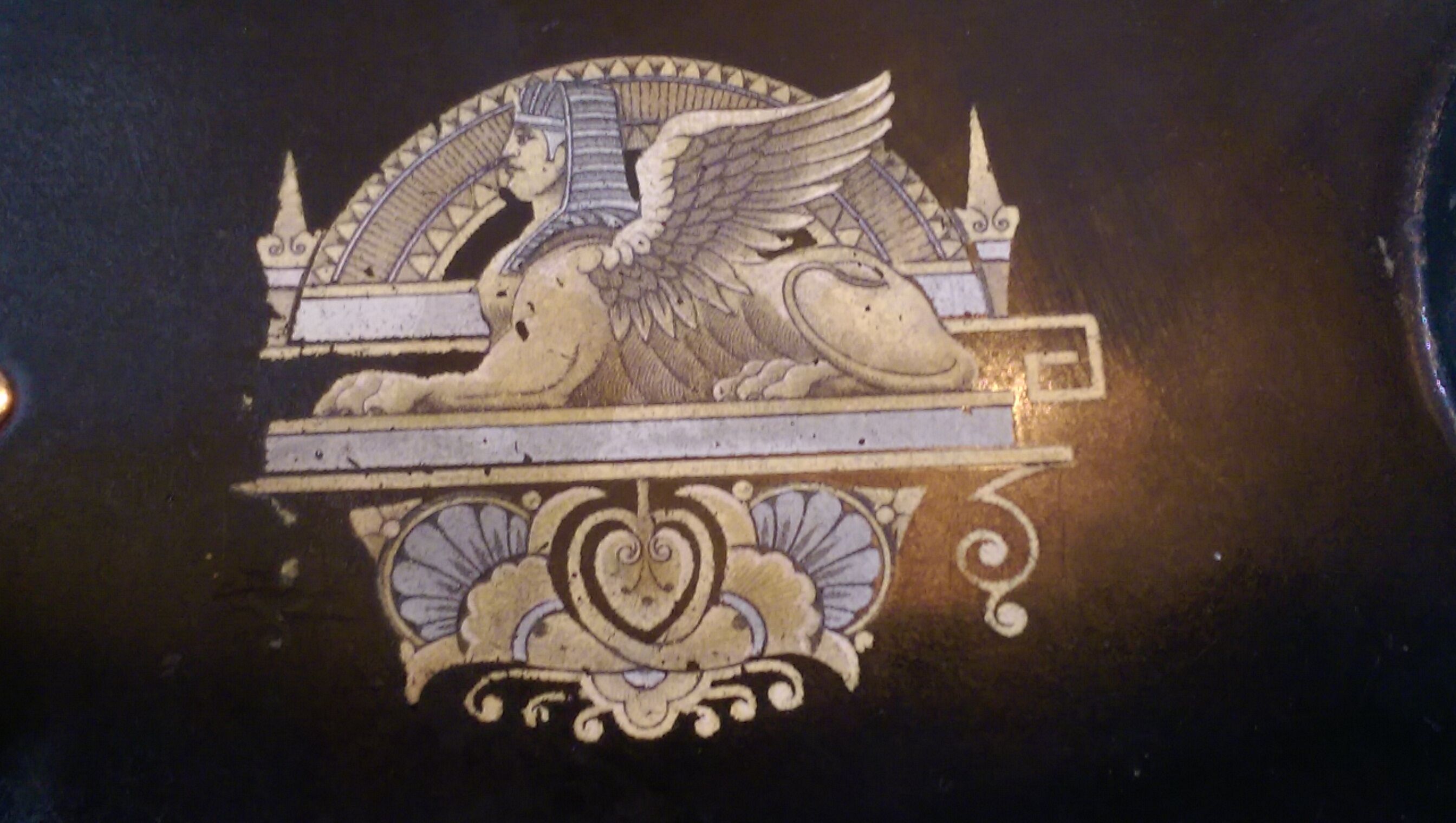 Ancienne machine à coudre singer "motif au sphinx"