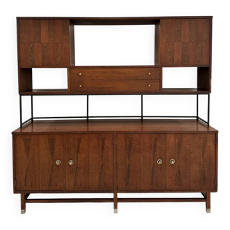 Buffet Stanley Mid-Century en palissandre et noyer par Paul Browning