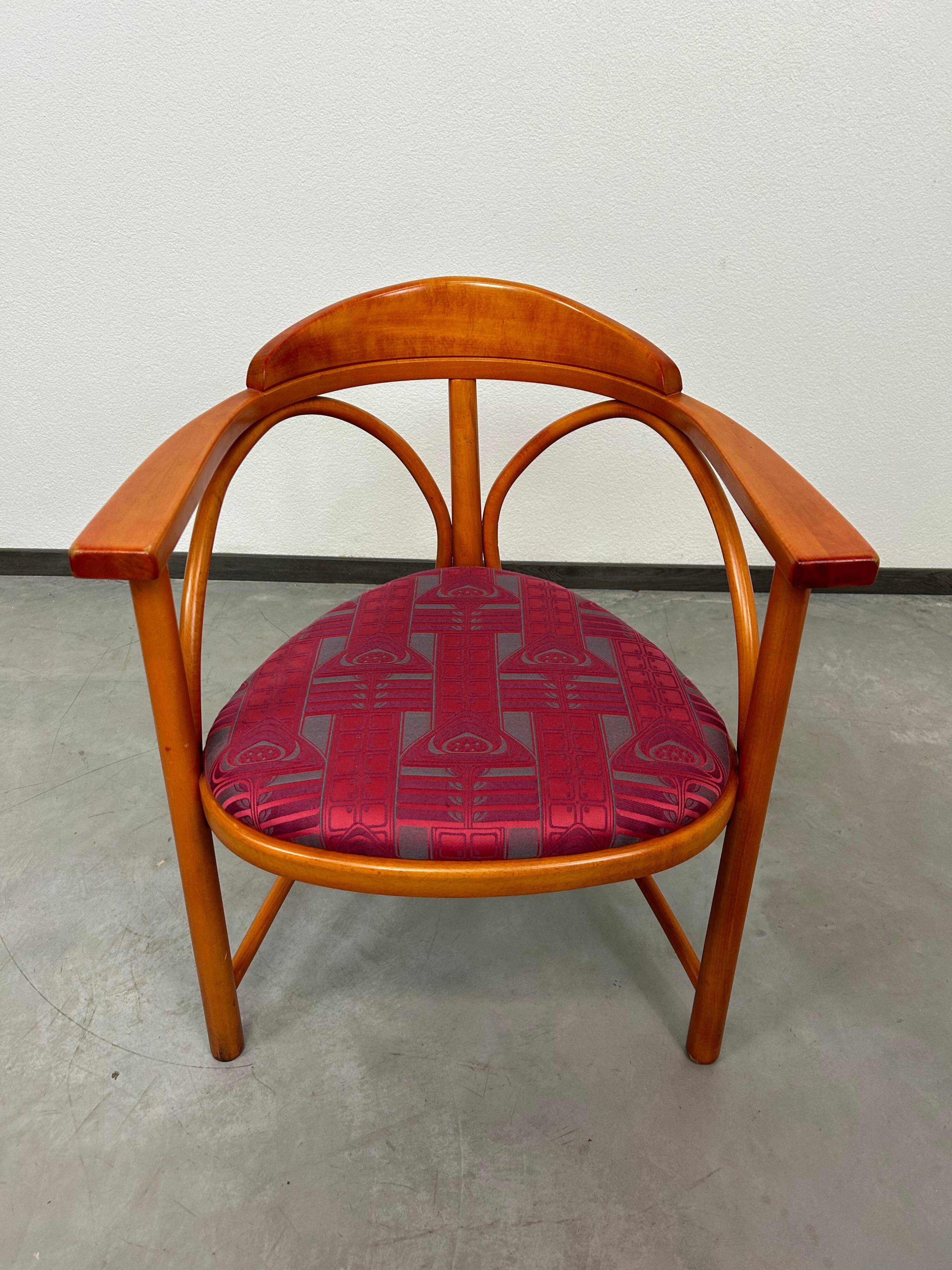 Tripod chairs Secession No. 81 by Thonet