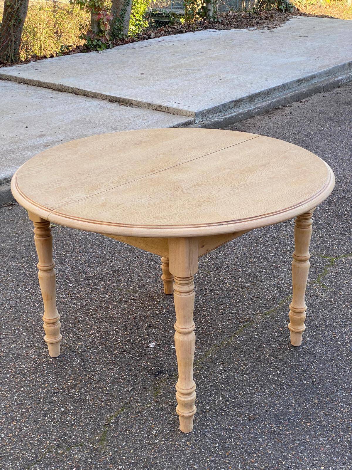 Renovated Louis Philippe round extendable dining table 115cm for 6 people.