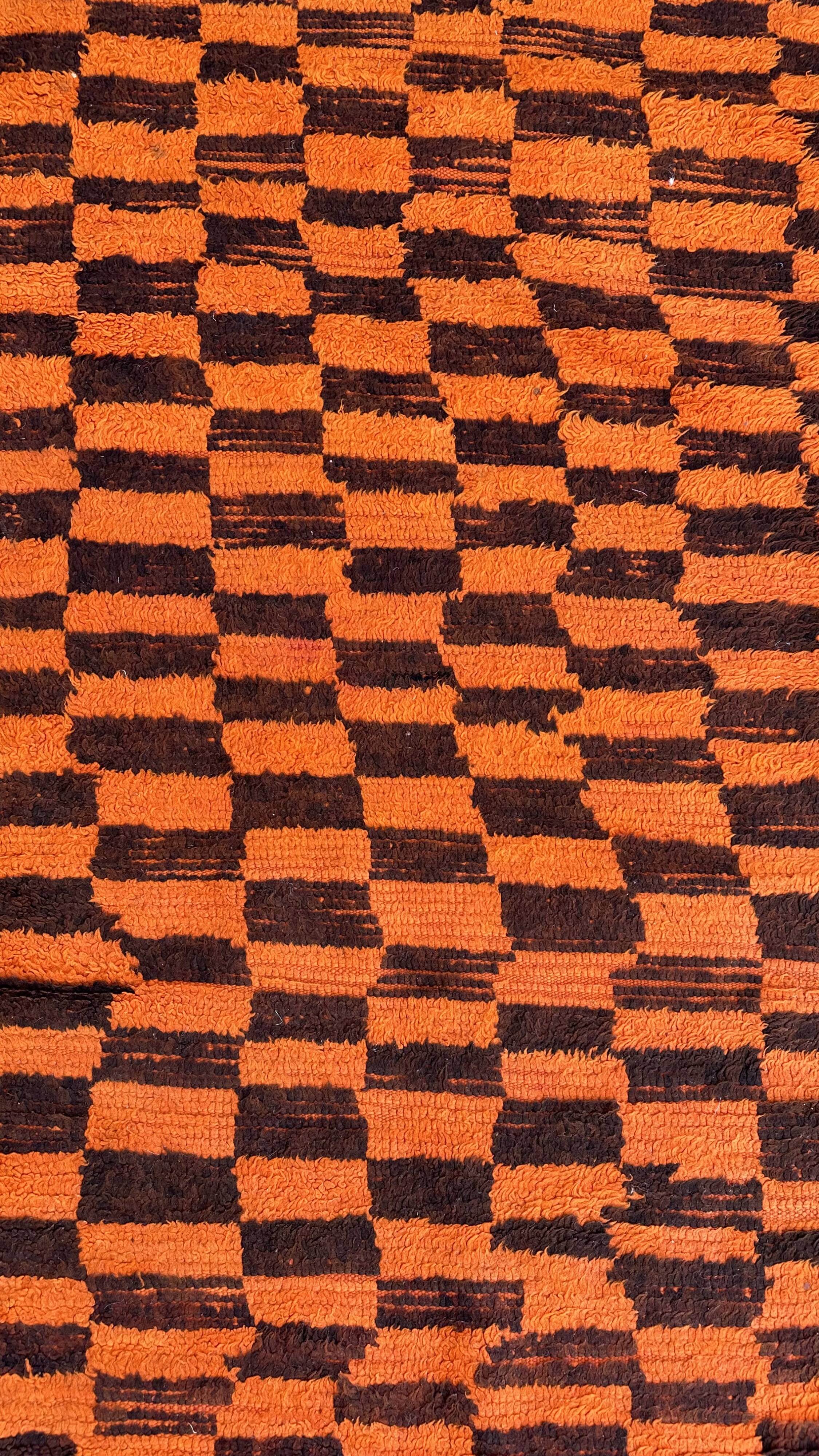 Orange corridor carpet 114 x 387 cm