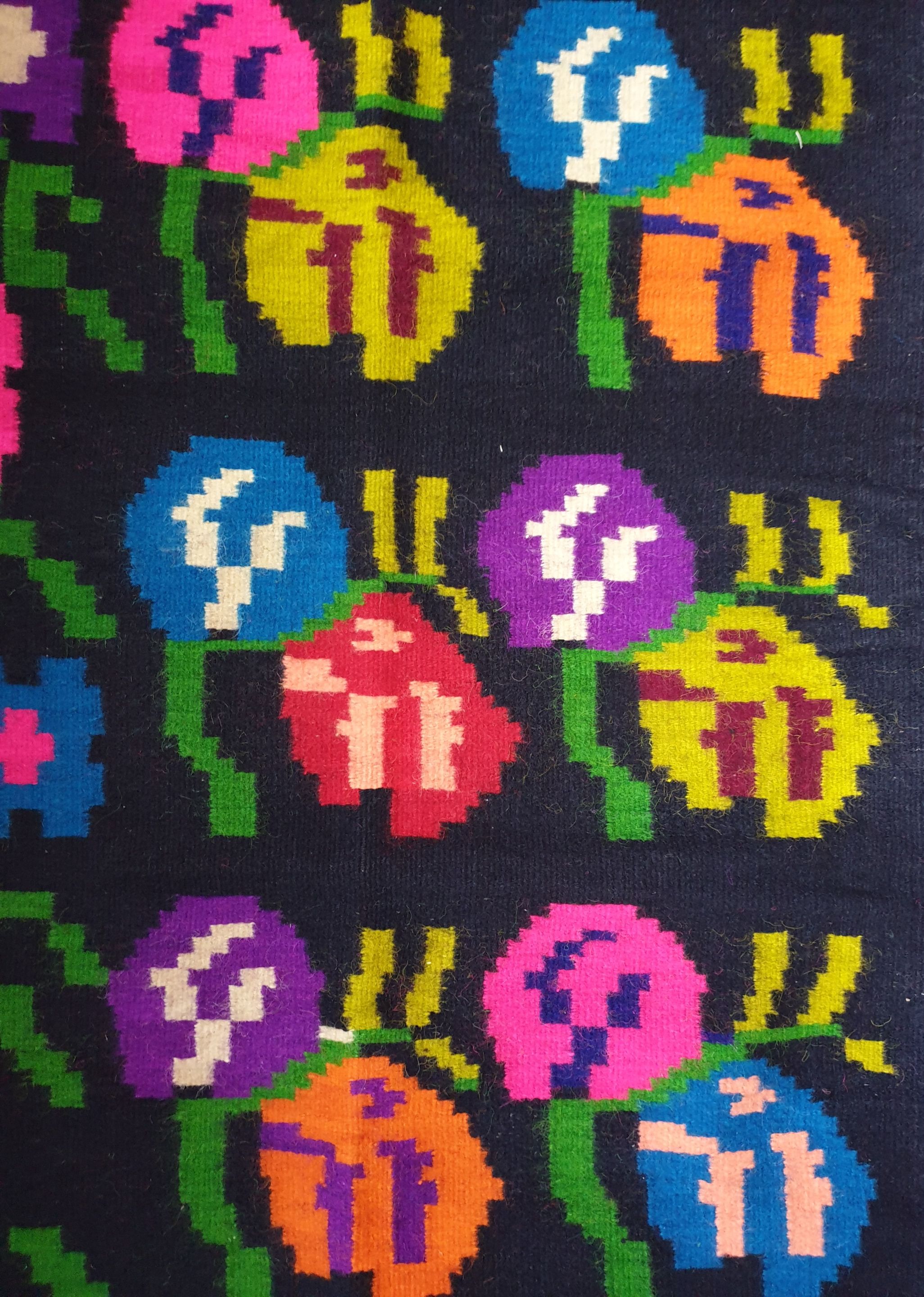 Kilim de laine florale, fond noir avec des fleurs colorées, réversible, Roumanie tissée à la main 235 x 160 cm