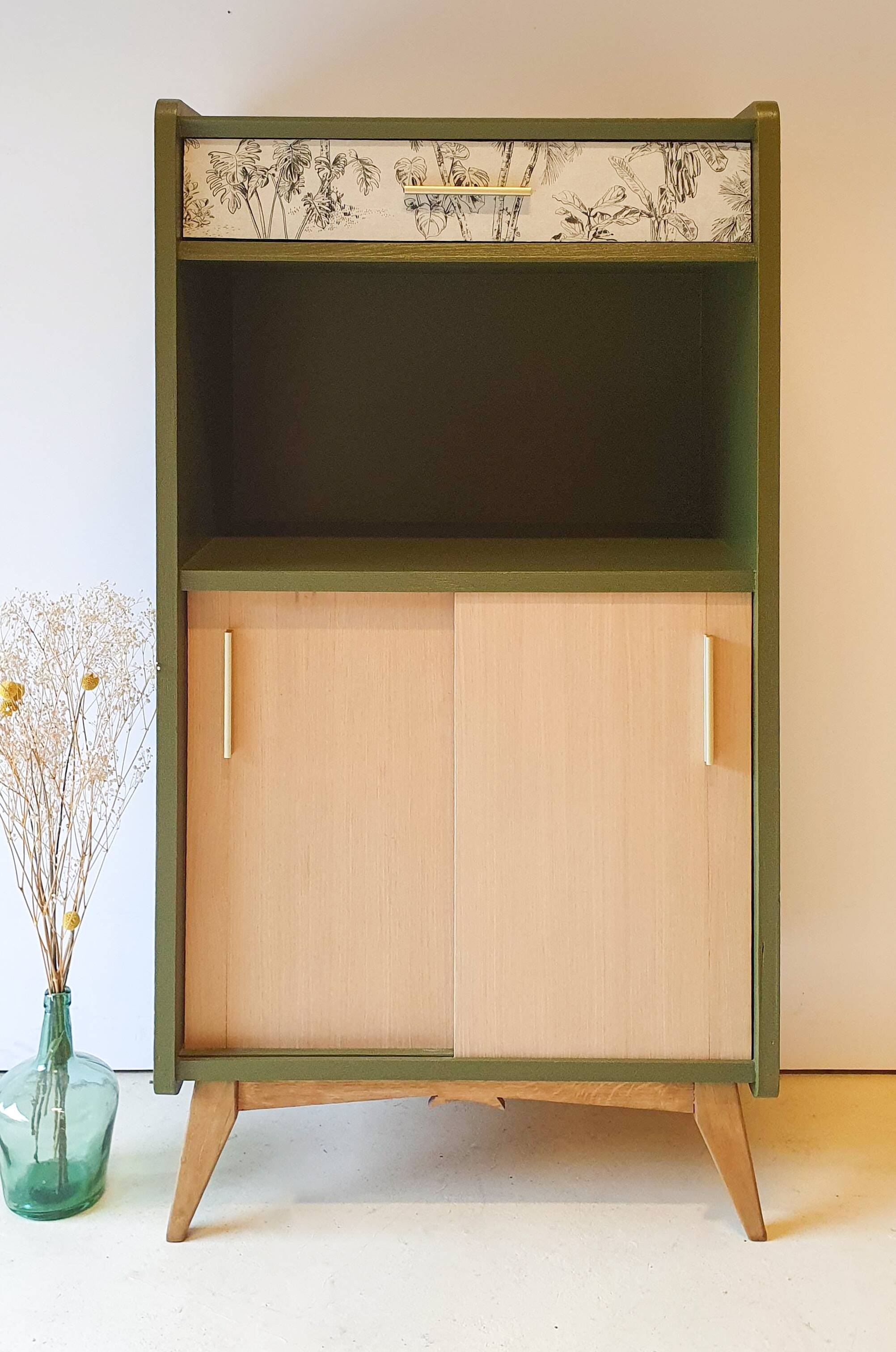 Small secretary buffet