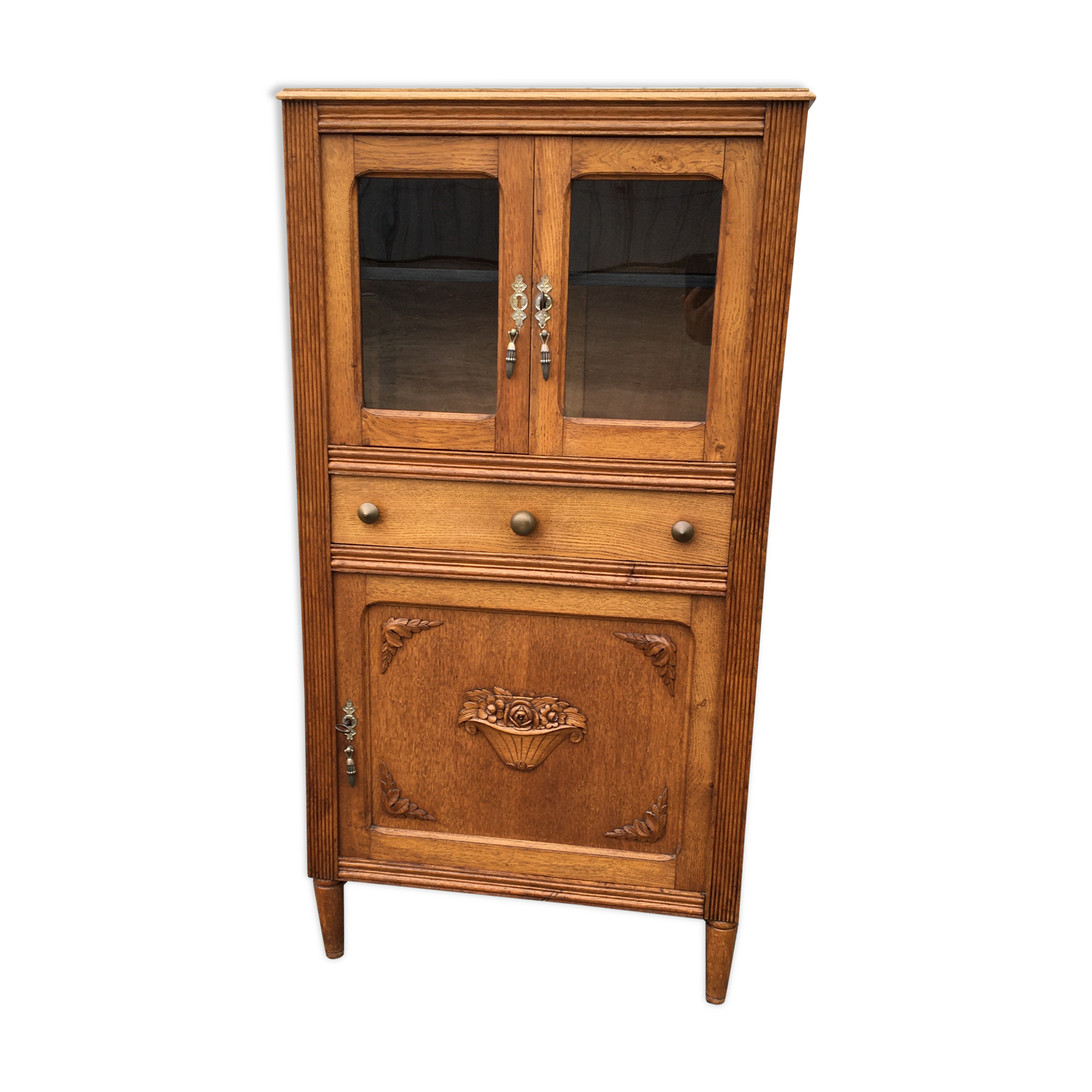 Showcase cabinet from 1920