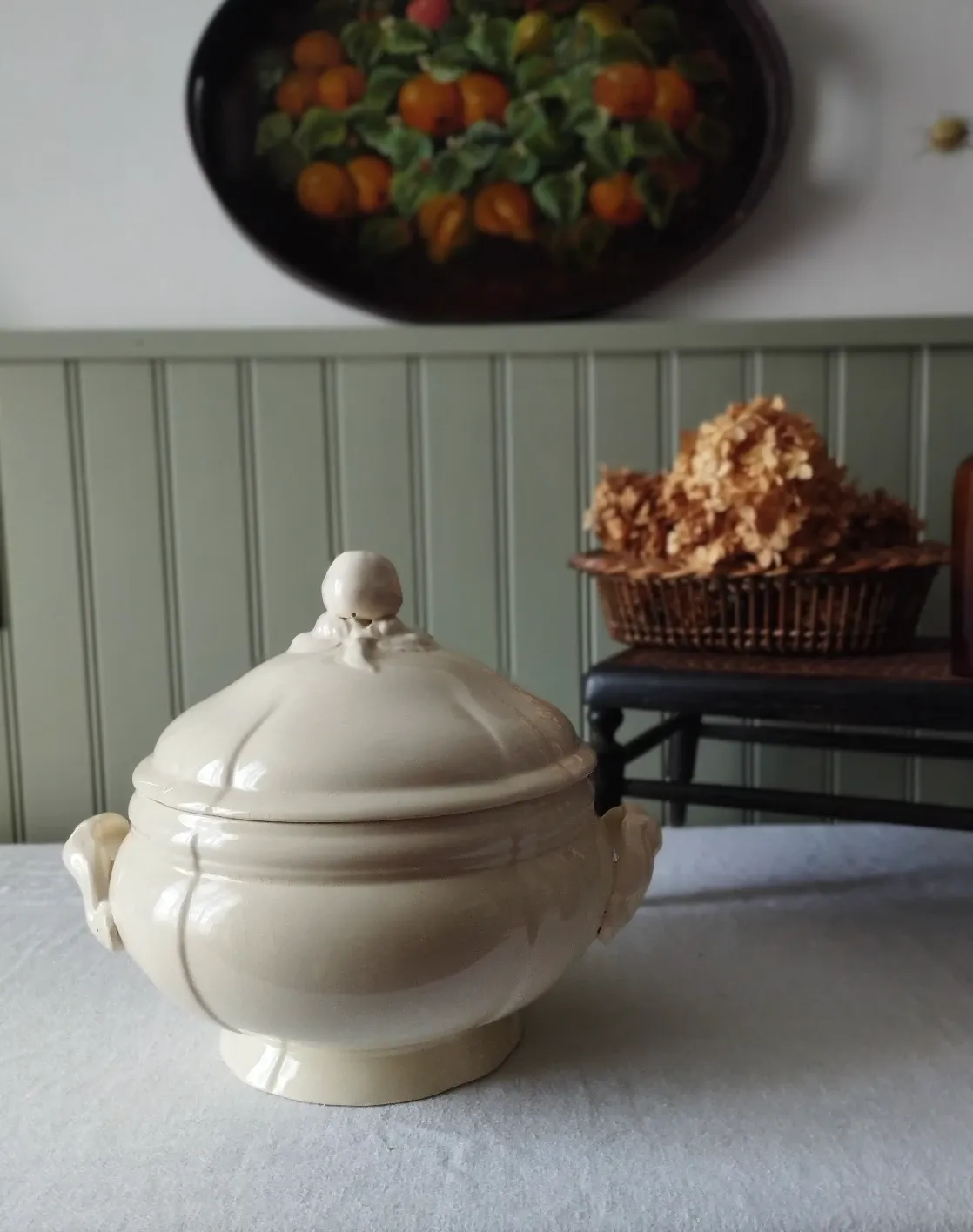Antique soup tureen in ironstone from Sarreguemines Digoin service "Ivory".