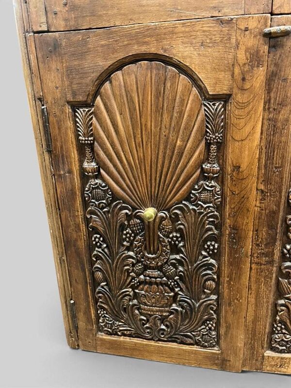 Vintage armoire murale en bois peu profonde