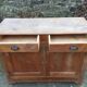 Buffet vintage parisien en bois de peuplier à 2 portes et 2 tiroirs.