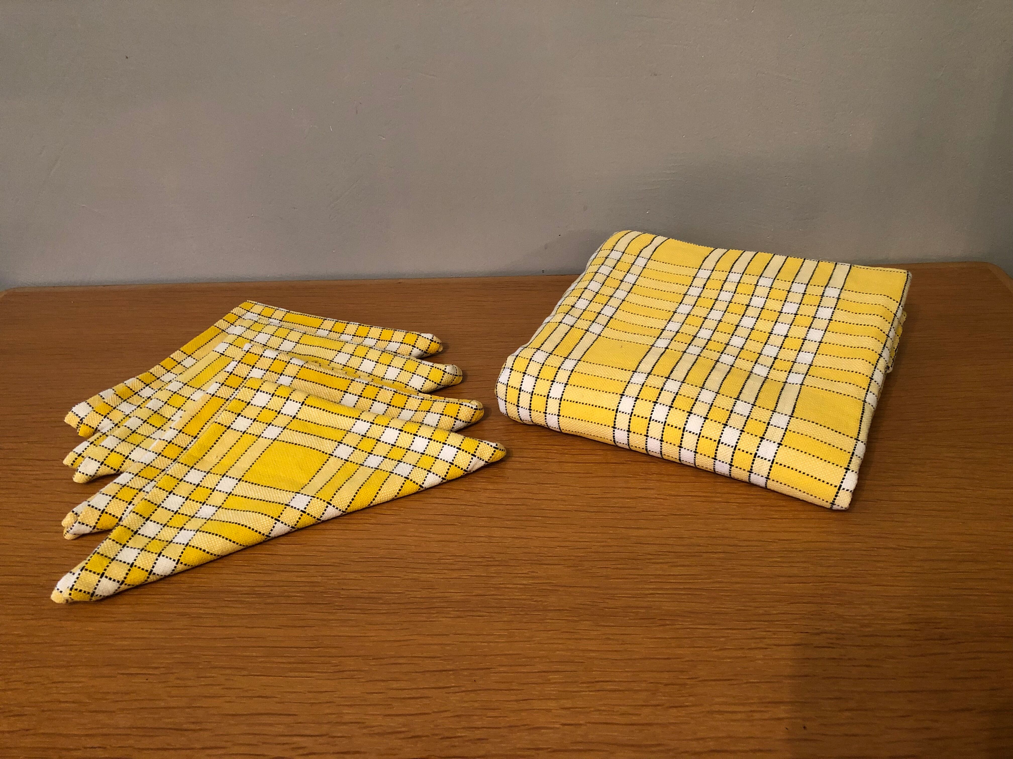 Vintage vichy tablecloth and 4 matching towels
