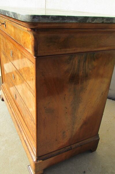 Louis Philippe chest of drawers in Elm and magnifying glass to Elm