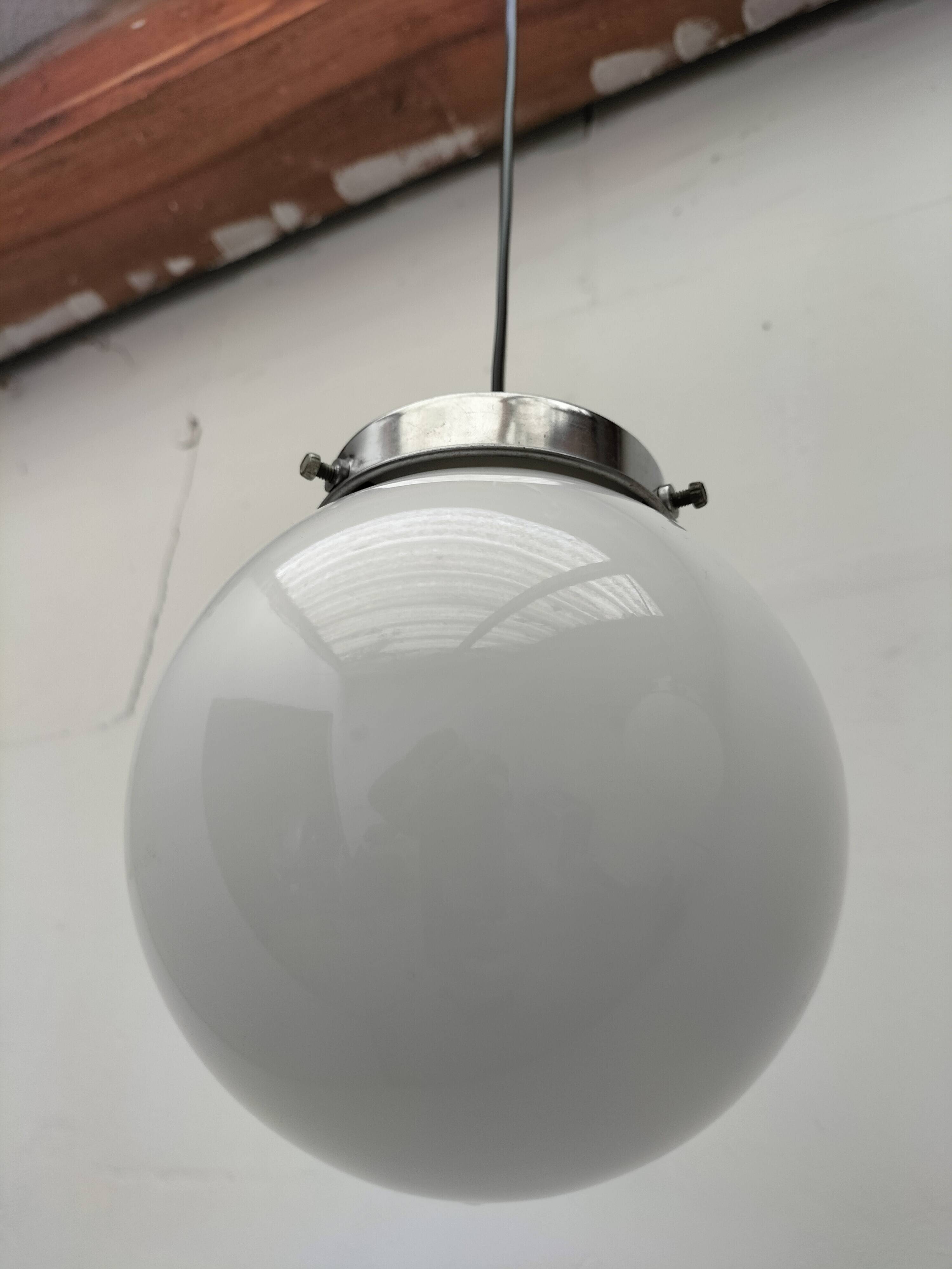 Opaline ball suspensions