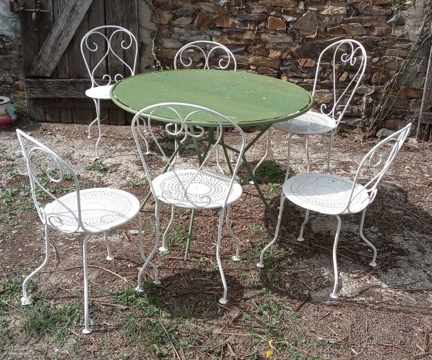 Painted metal garden table and chairs