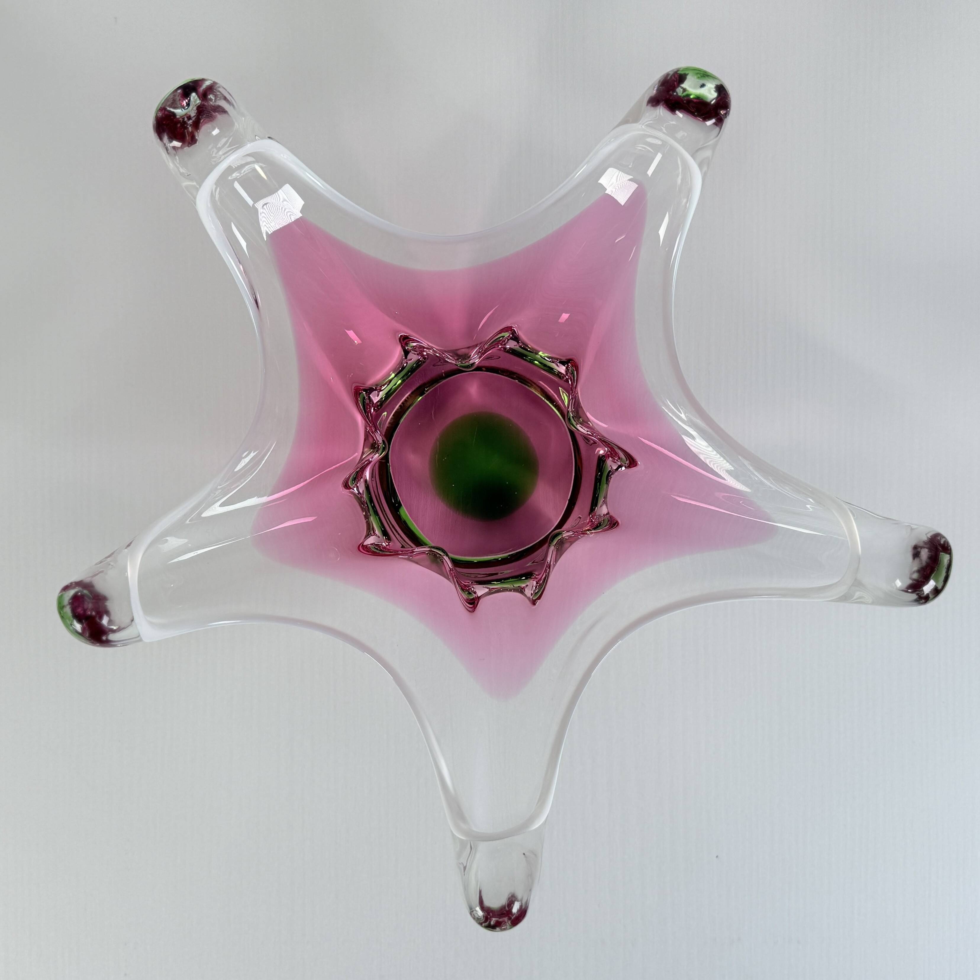 Bol en verre de Bohême en forme d'étoile, Josef Hospodka