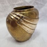 Golden vase