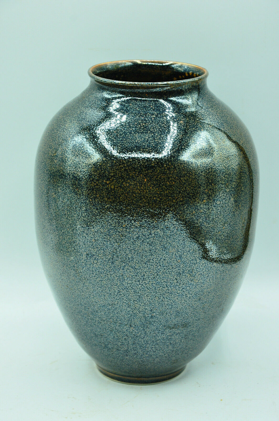 Vase enamelled speckled decoration