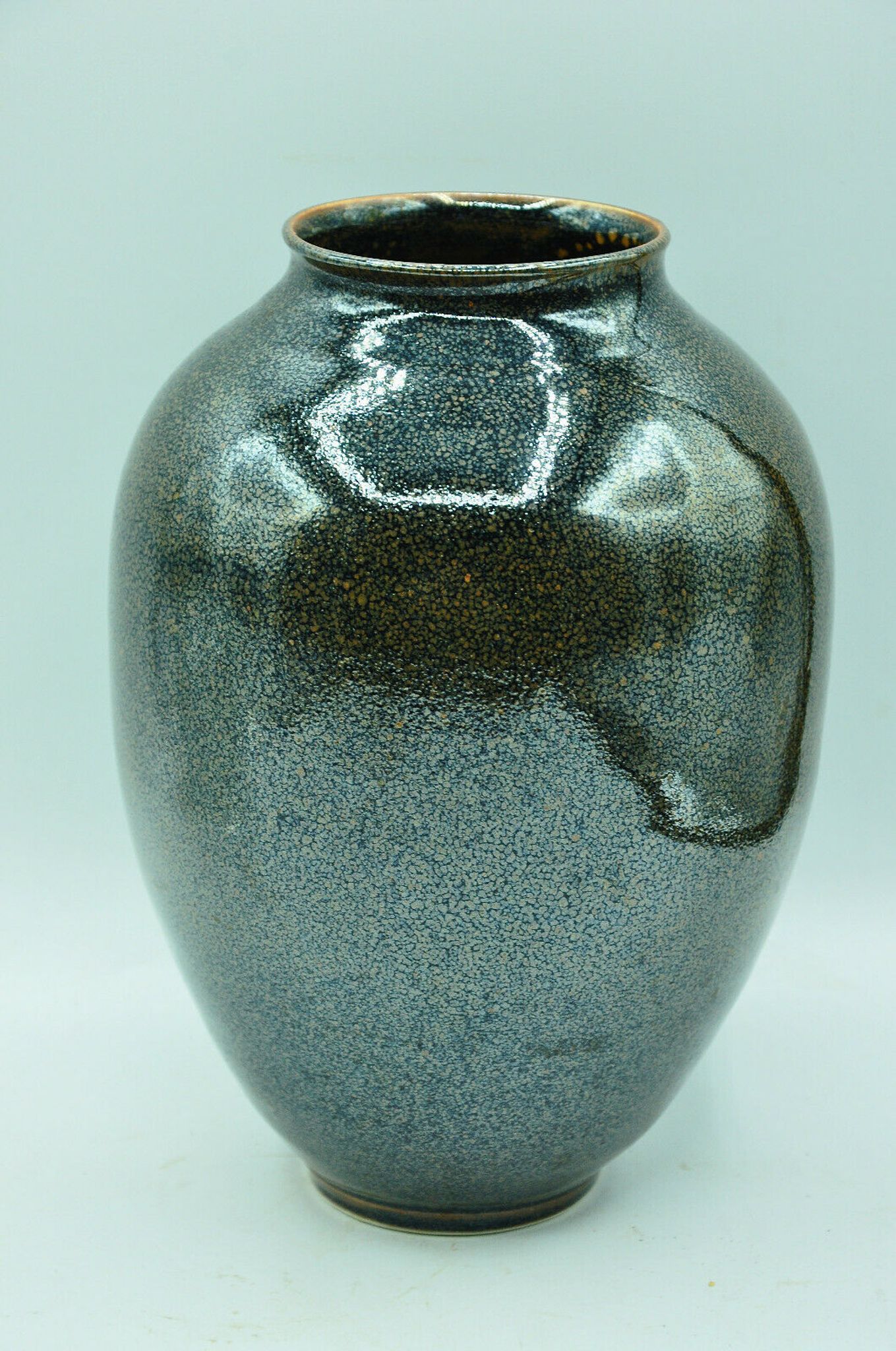 Vase enamelled speckled decoration