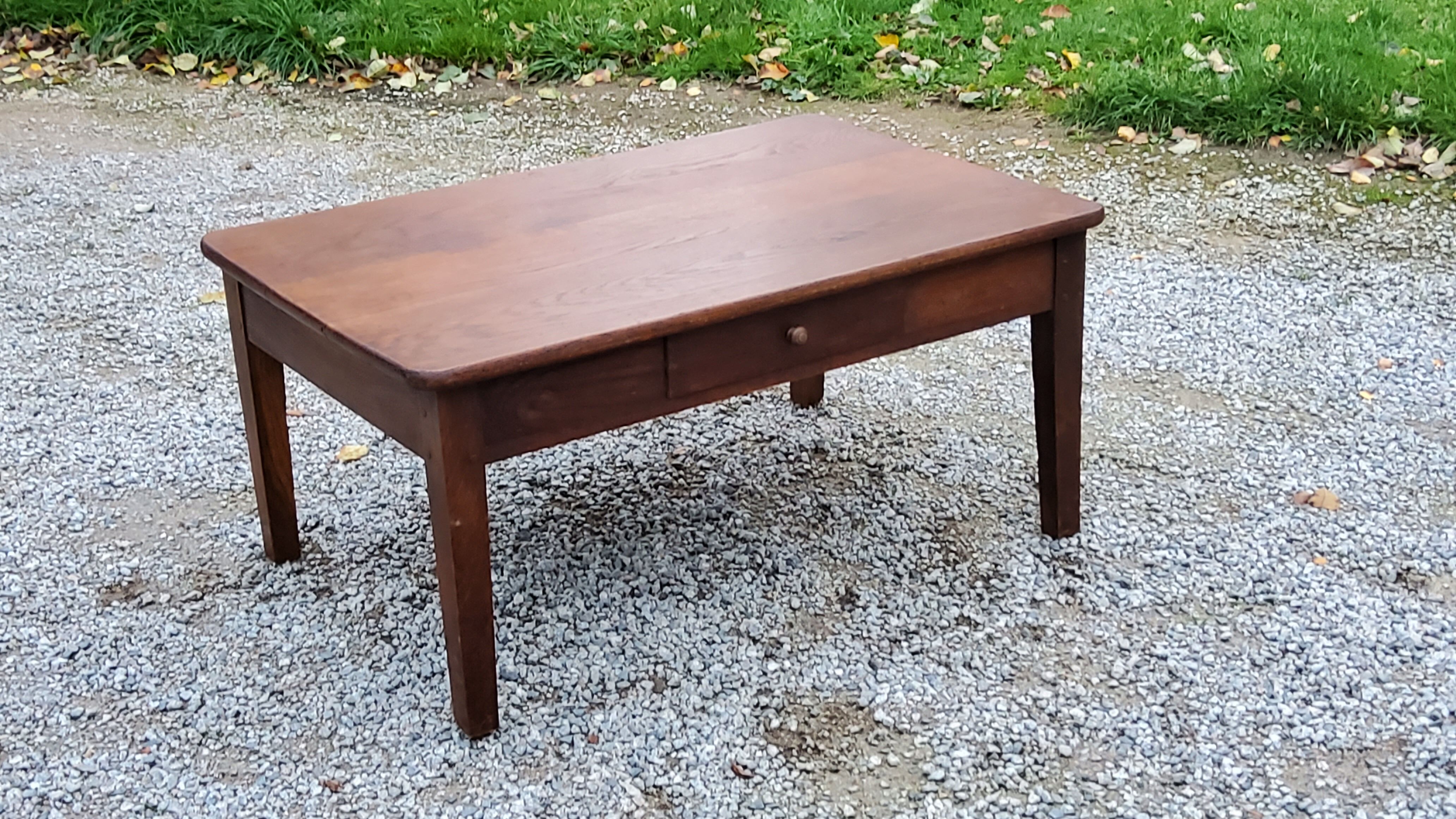 Oak farmhouse coffee table 1 drawer nineteenth century feet bobbins