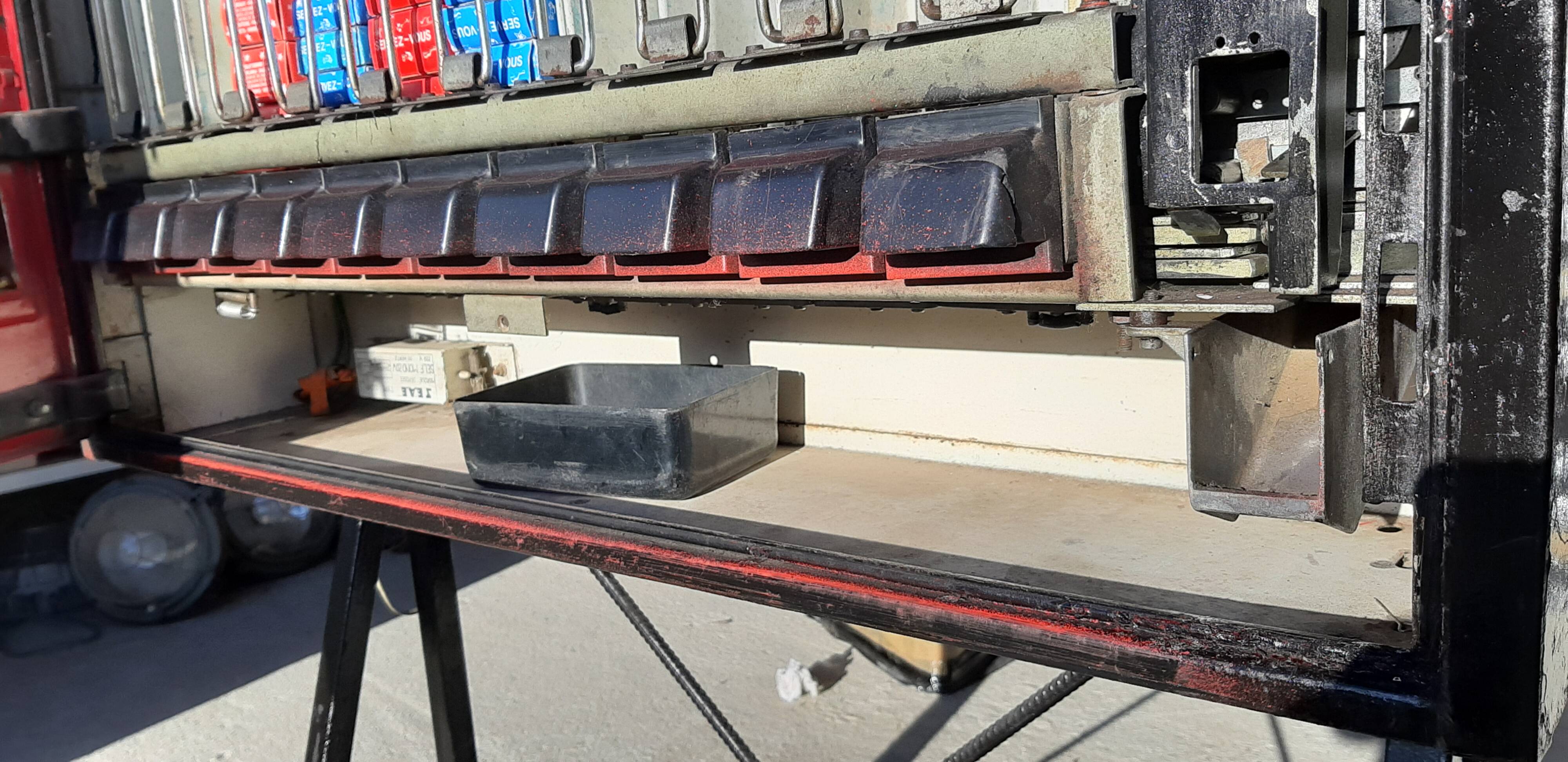 Distributor with tirettes de forain