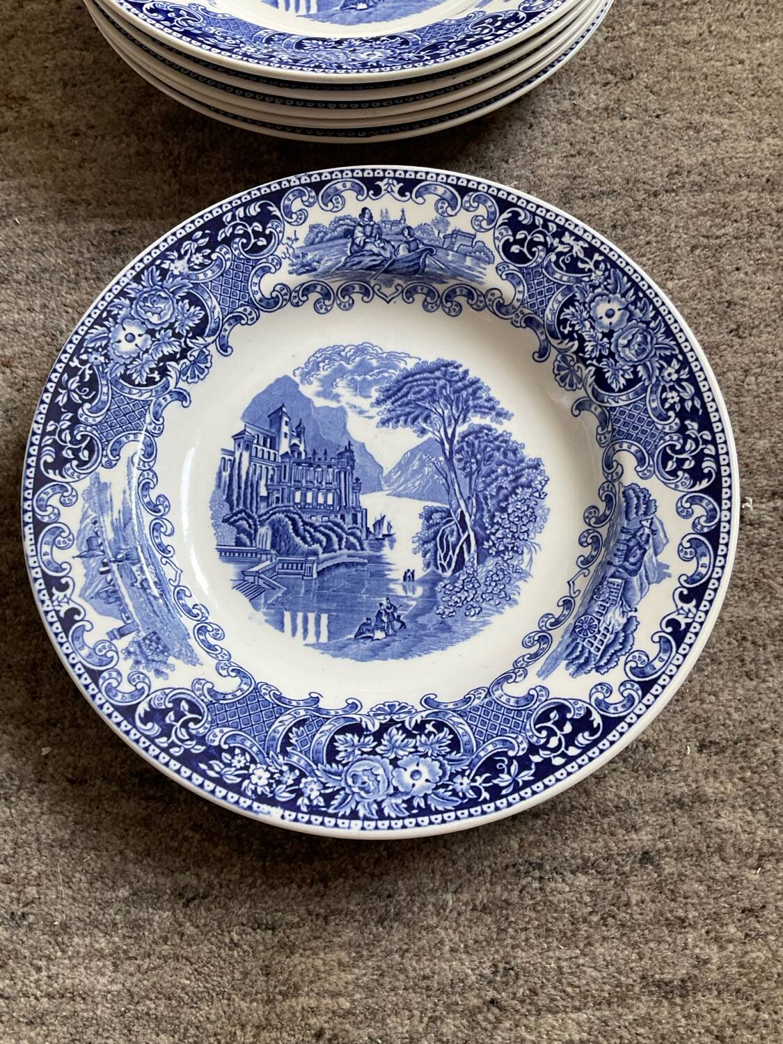 Set of 6 Petrus Regout Maastricht plates with white and blue decor