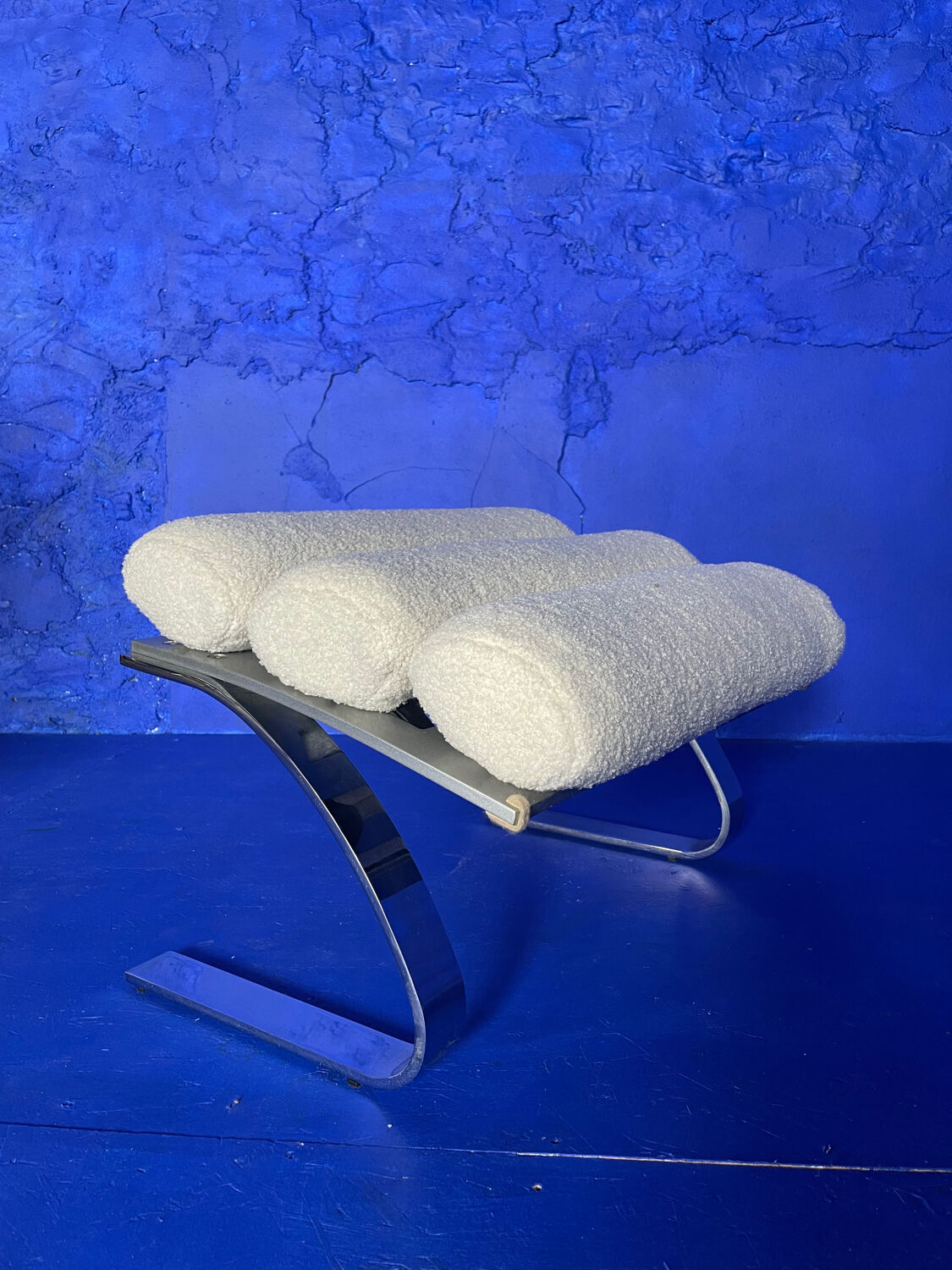 Design armchair and Ottoman sound