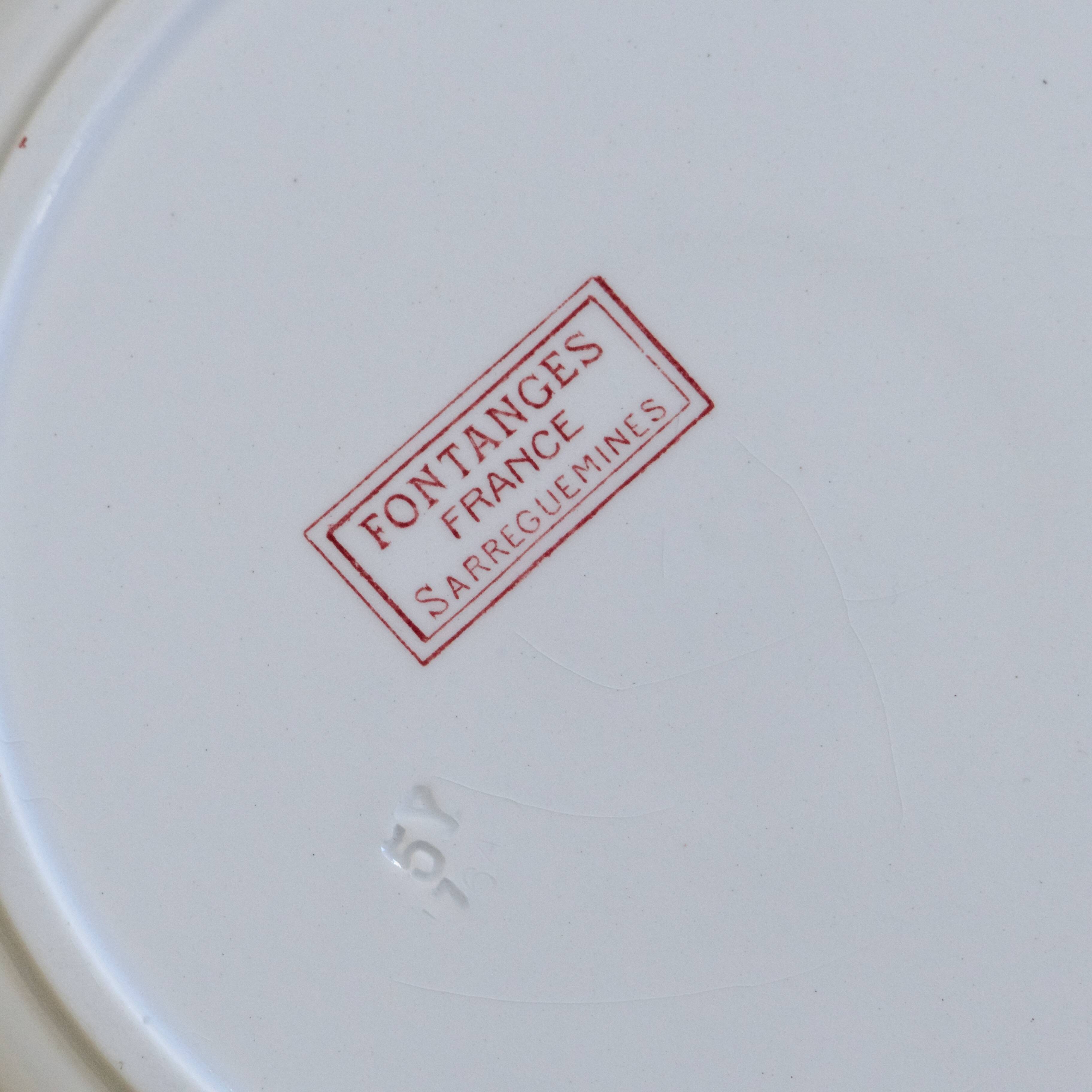 Round antique plate made of pink ironstone, signed Sarreguemines, Fontanges collection.