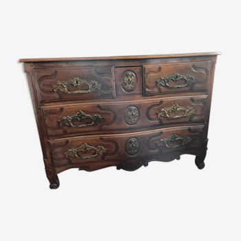 Louis xv period chest of drawers in walnut crossbow style