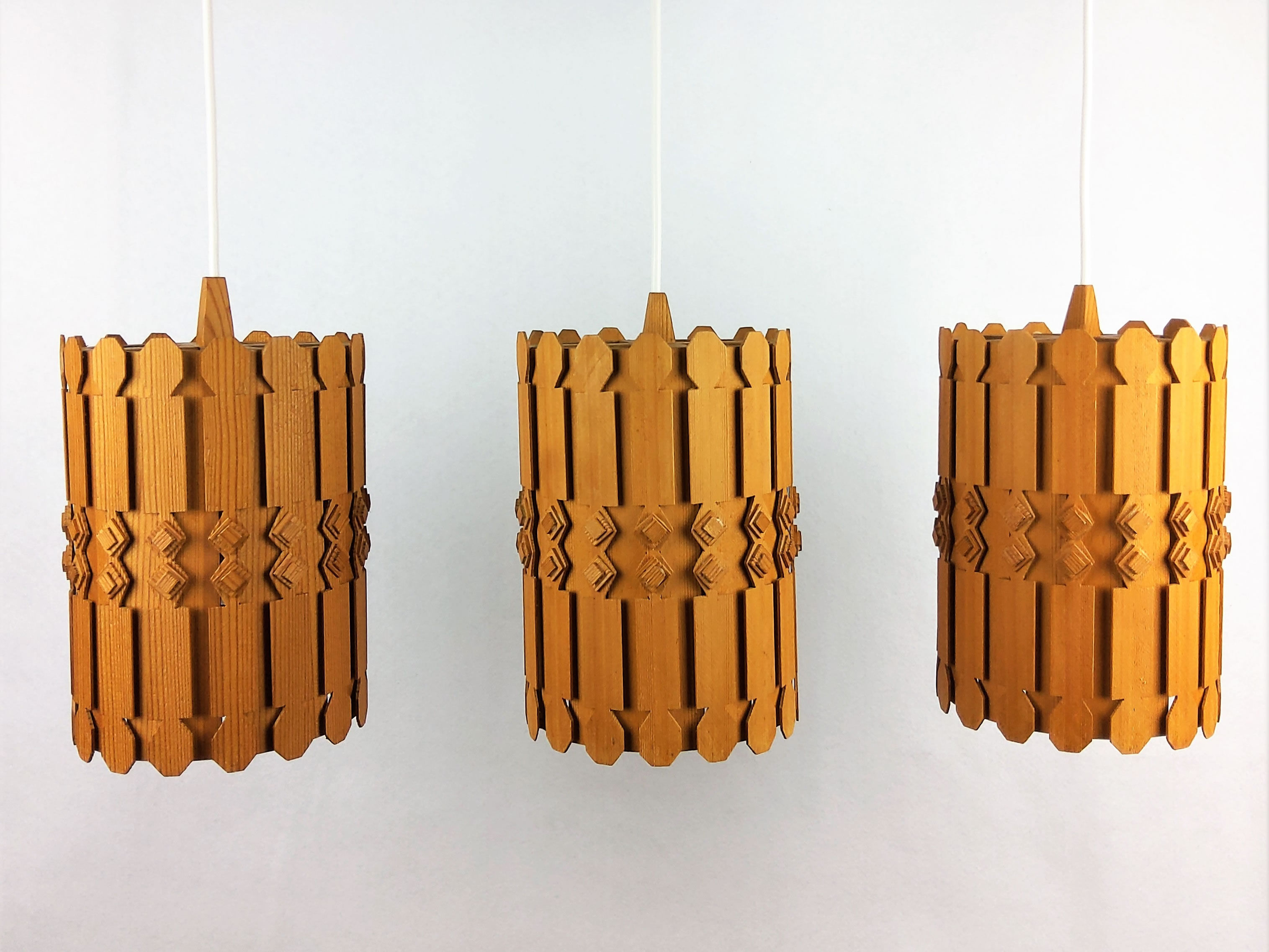 3 Scandinavian suspensions vintage pine 1960