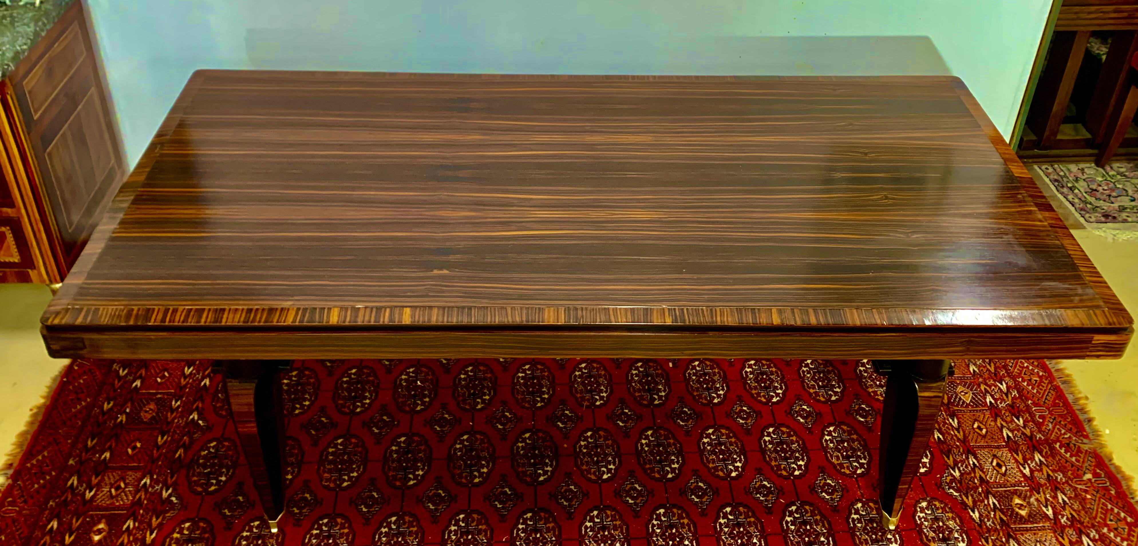 1930 Art Deco dining table in Macassar Ebony and RIO Rosewood, with extensions,