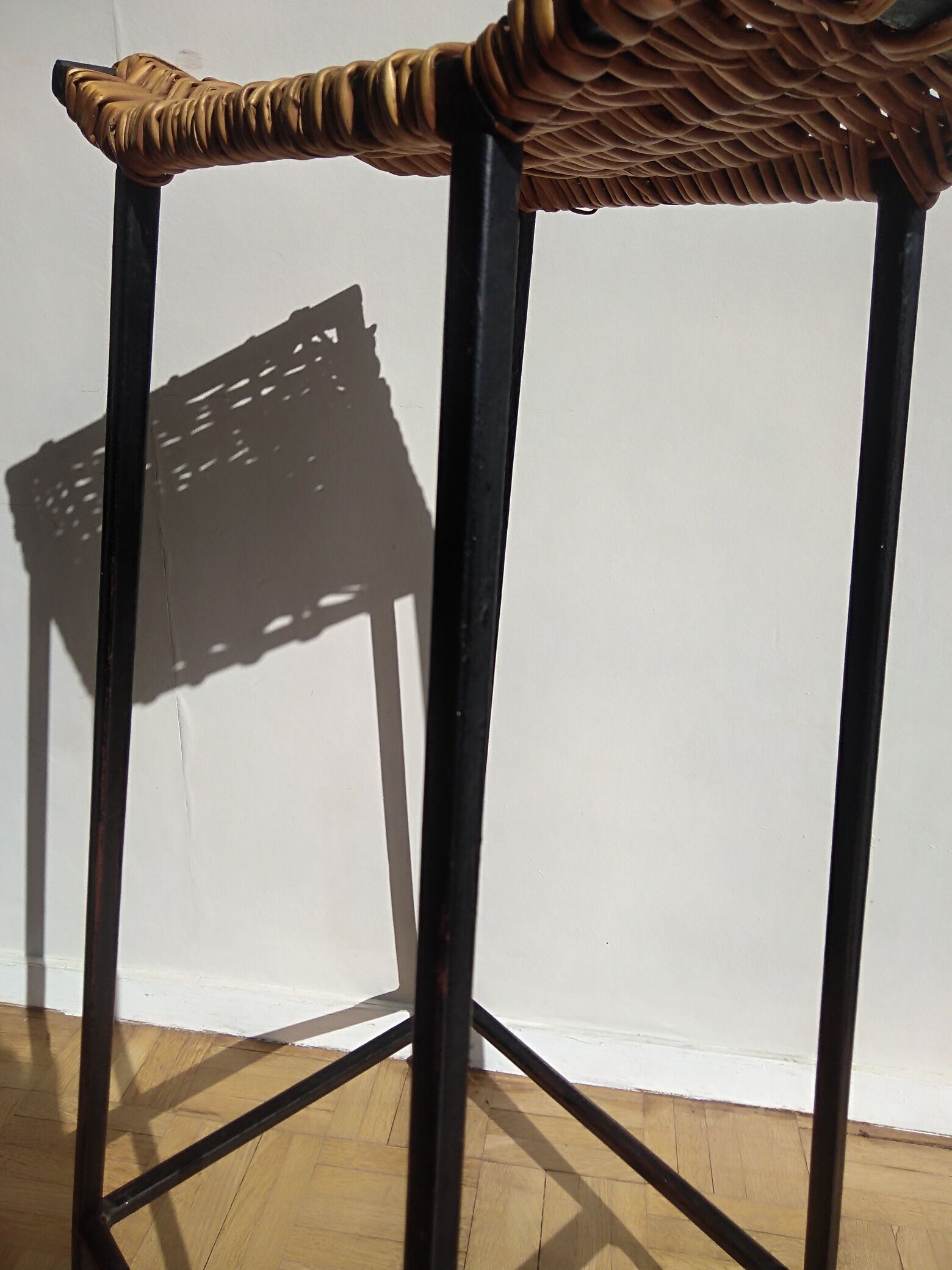 Tabouret haut en fer forgé et rotin, années 1950